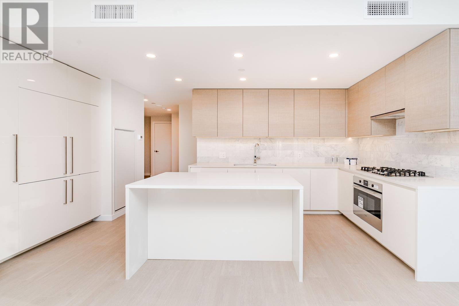 Photo 8 of 607 2108 Gilmore Avenue, Burnaby BC