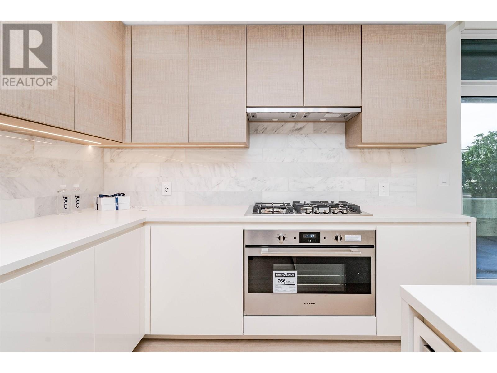 Photo 10 of 607 2108 Gilmore Avenue, Burnaby BC