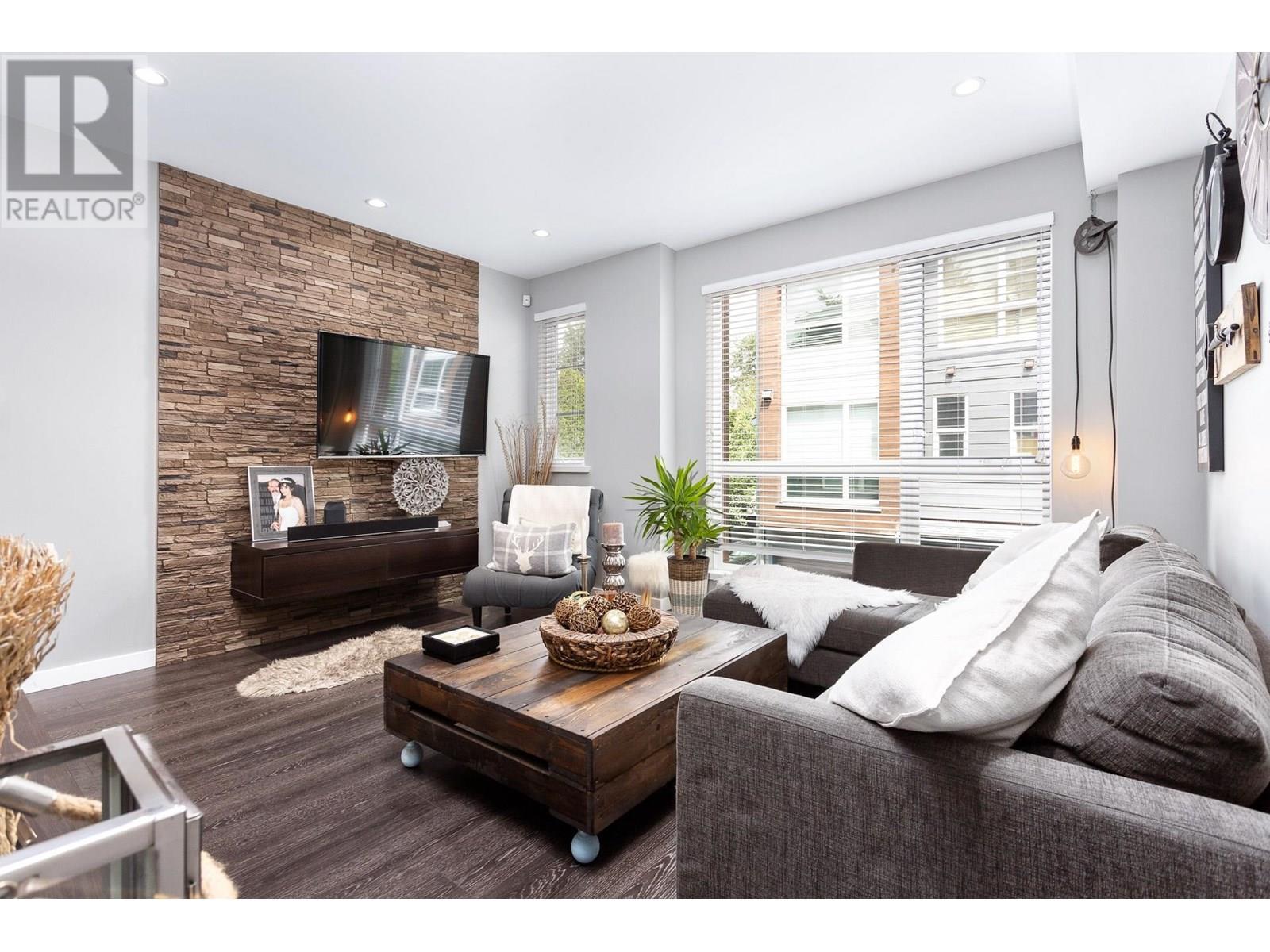 Photo 6 of 9 22388 124 Avenue, Maple Ridge BC