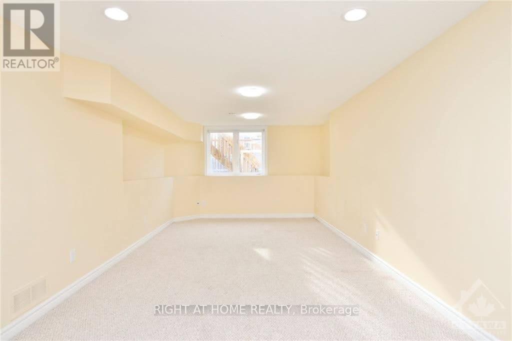 Photo 4 of 253 Waymark Crescent, Ottawa ON