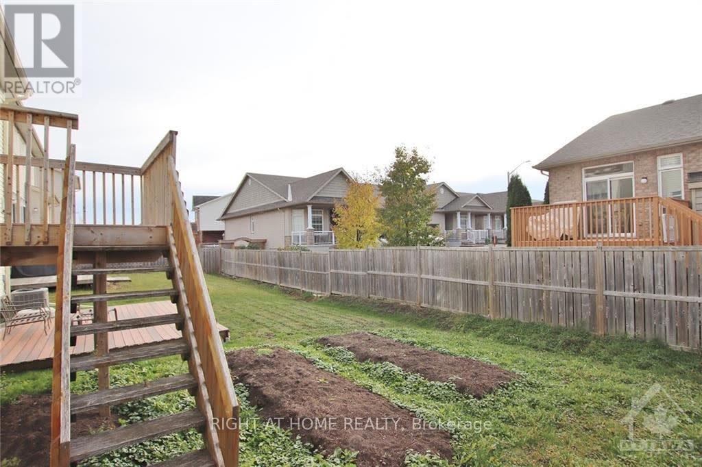 Photo 9 of 253 Waymark Crescent, Ottawa ON