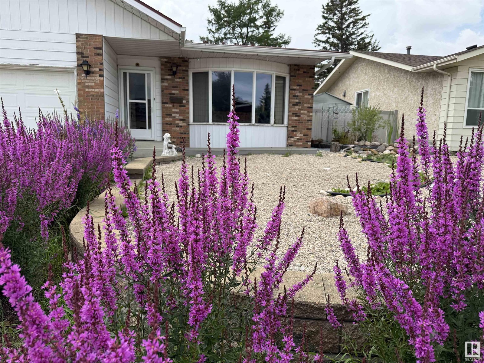 Photo 4 of 14812 56 St Nw, Edmonton AB