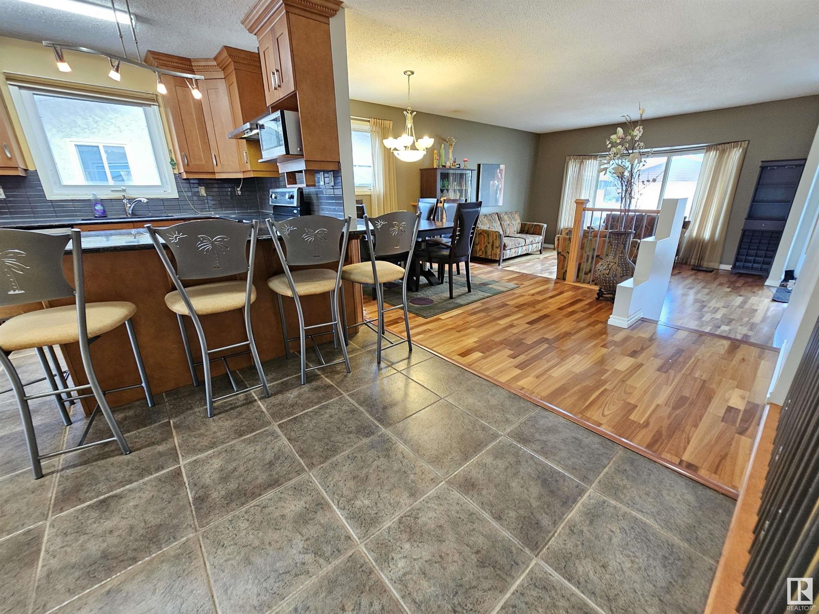 Photo 10 of 14812 56 St Nw, Edmonton AB