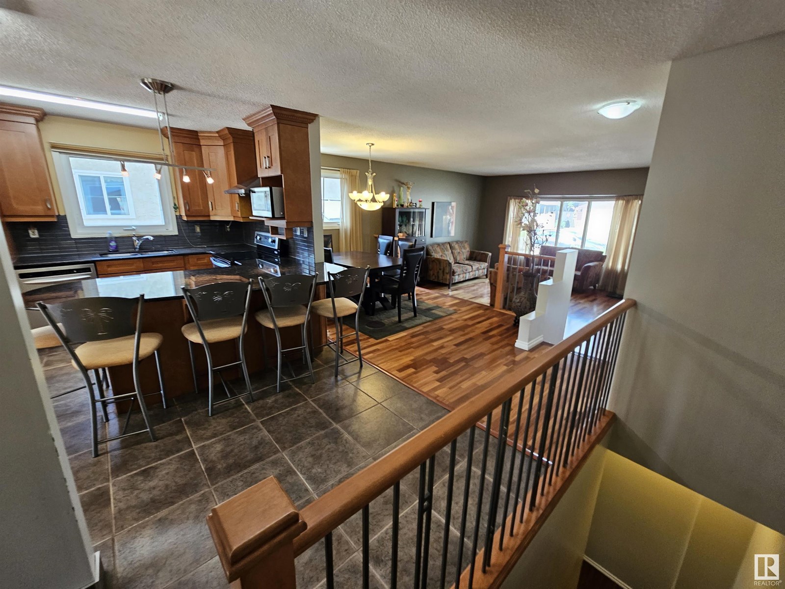 Photo 6 of 14812 56 St Nw, Edmonton AB