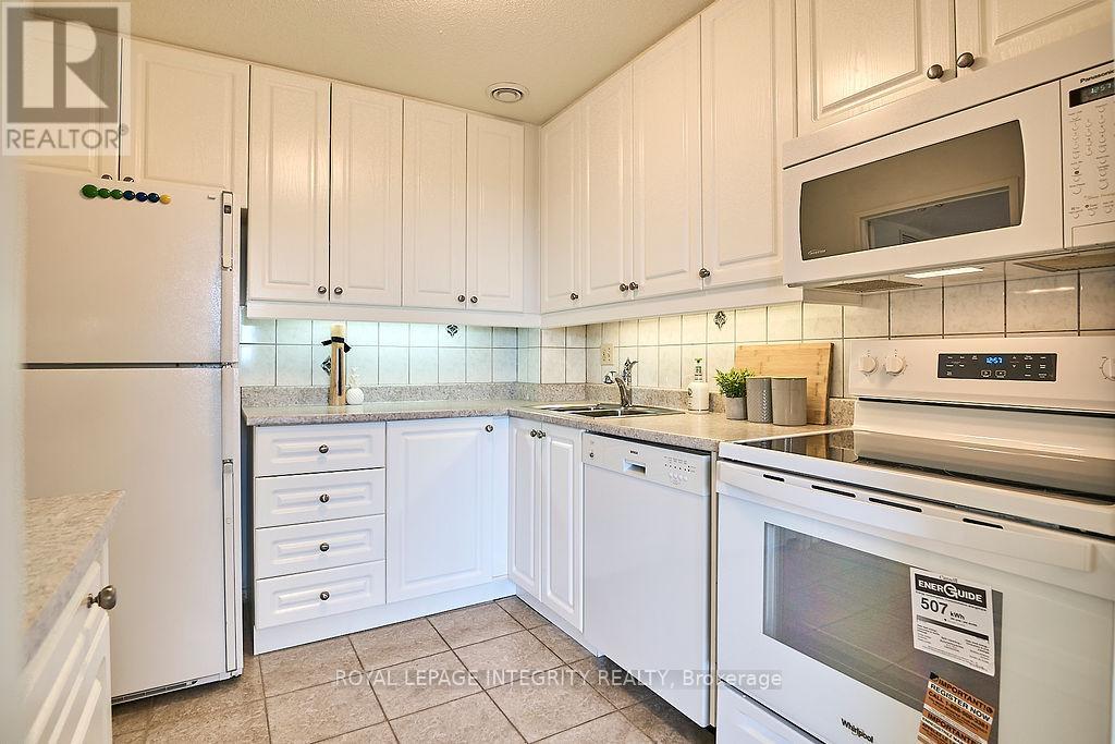 Photo 10 of 604 20 Chesterton Drive, Ottawa ON