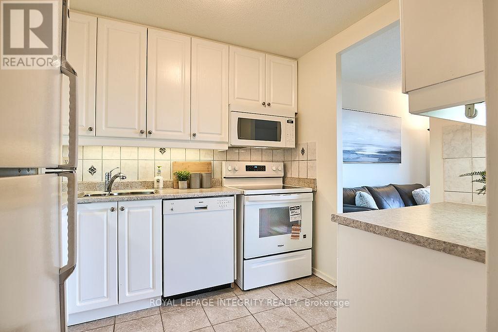 Photo 11 of 604 20 Chesterton Drive, Ottawa ON