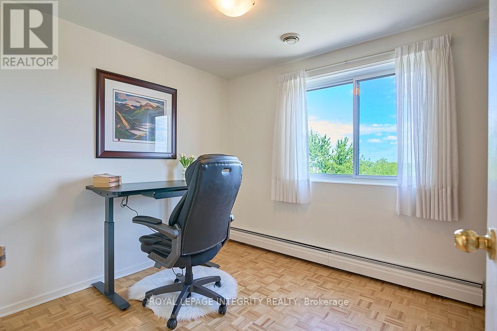 Photo 20 of 604 20 Chesterton Drive, Ottawa ON