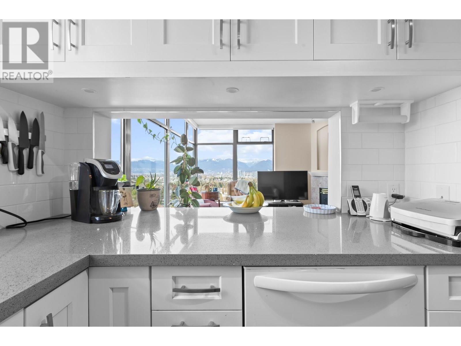 Photo 13 of 1606 4505 Hazel Street, Burnaby BC
