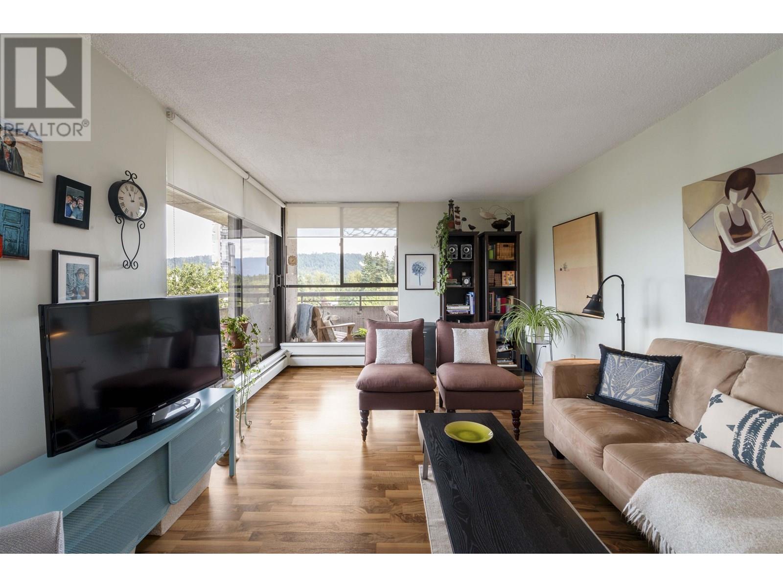 Photo 2 of 1105 3737 Bartlett Court, Burnaby BC