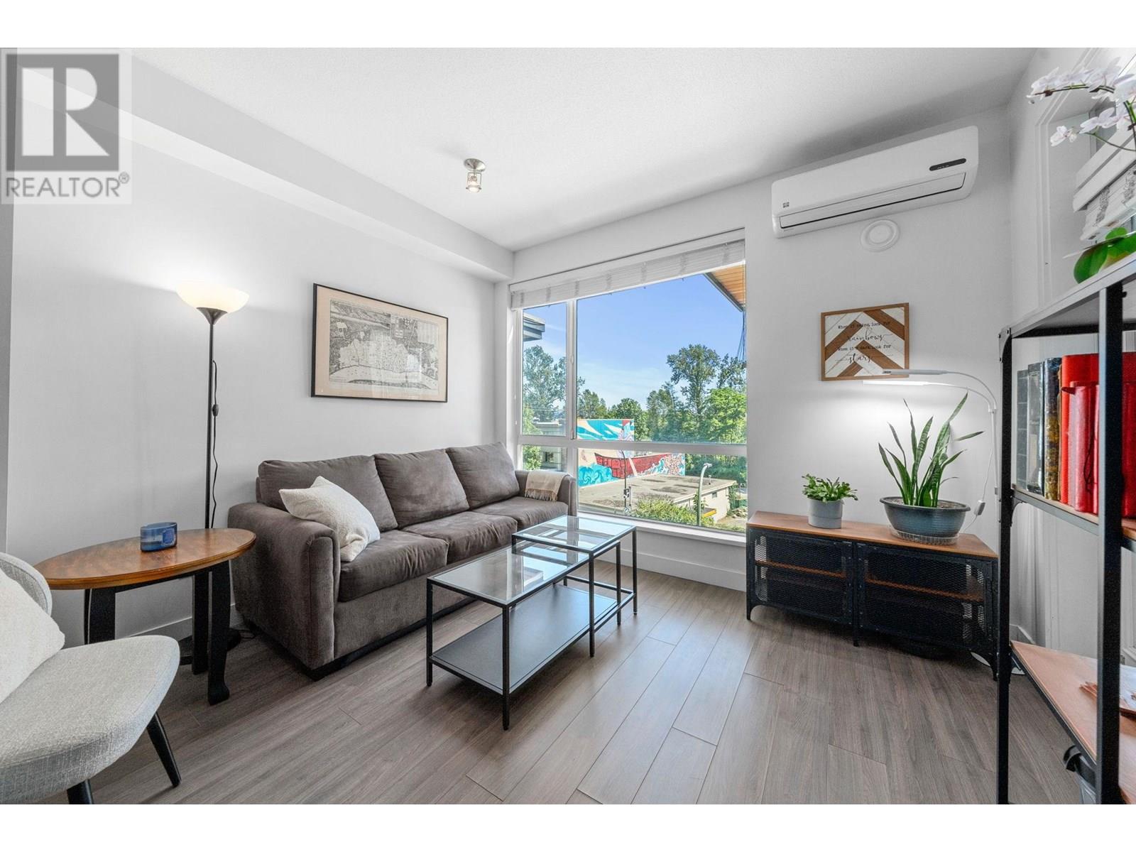 Photo 4 of 412 719 W 3rd Street, North Vancouver BC
