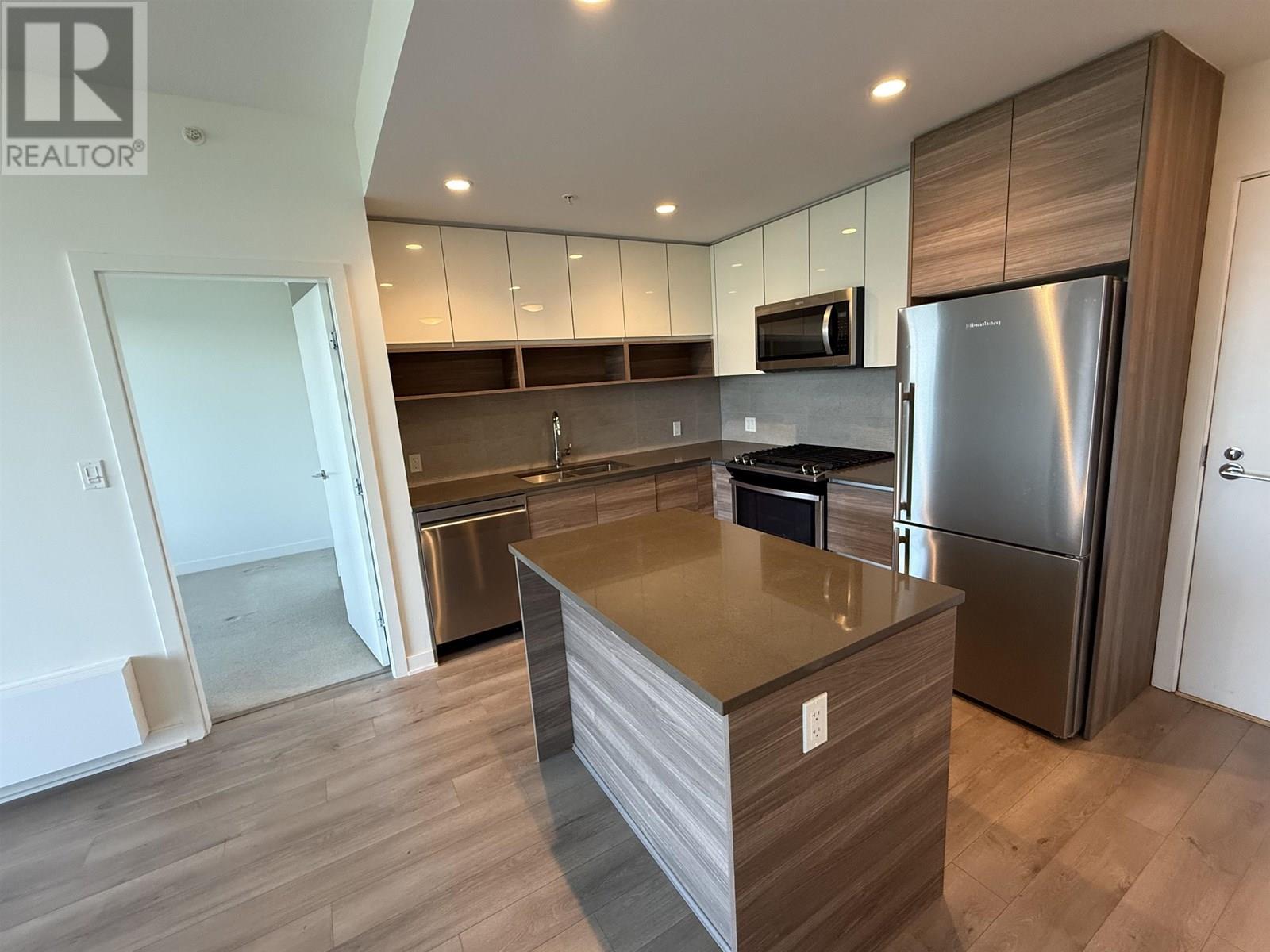 Photo 3 of 609 8850 University Crescent, Burnaby BC
