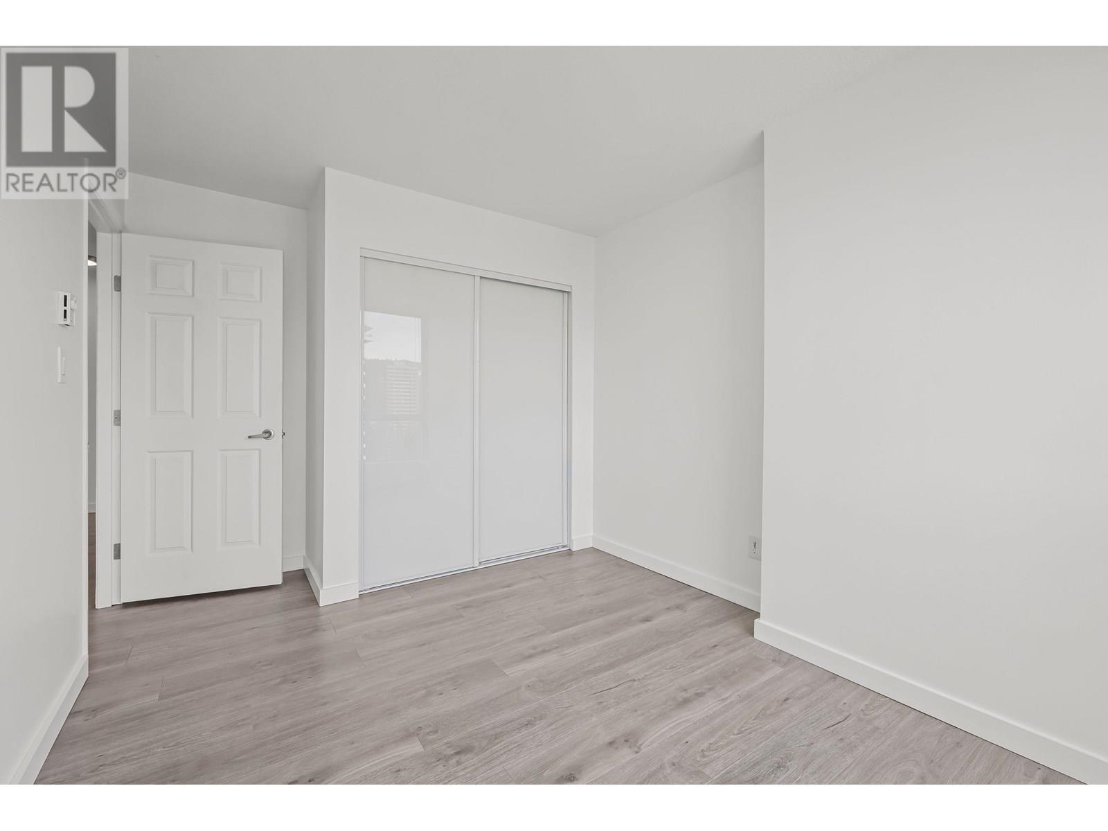 Photo 12 of 2305 9603 Manchester Drive, Burnaby BC