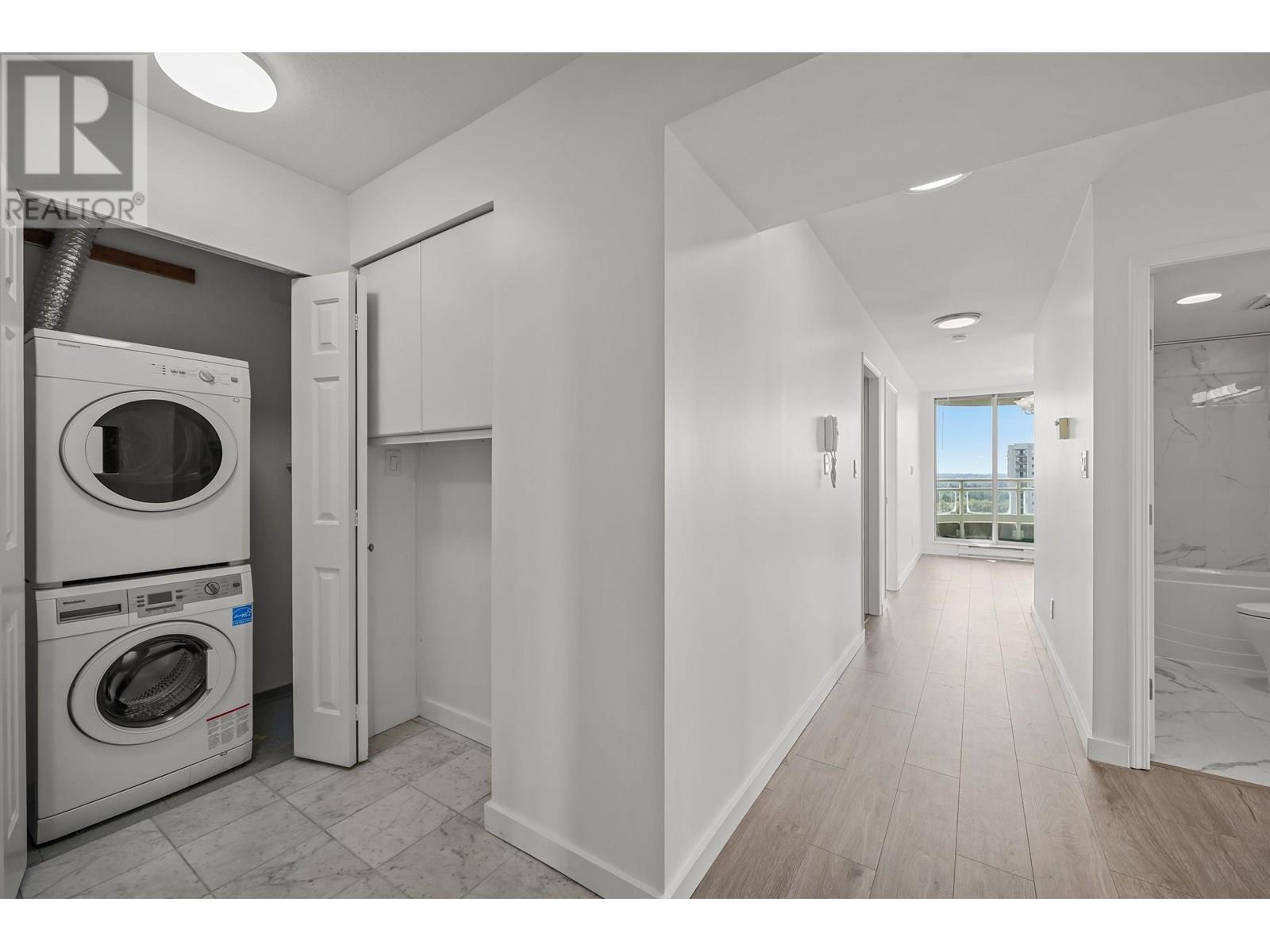Photo 8 of 2305 9603 Manchester Drive, Burnaby BC