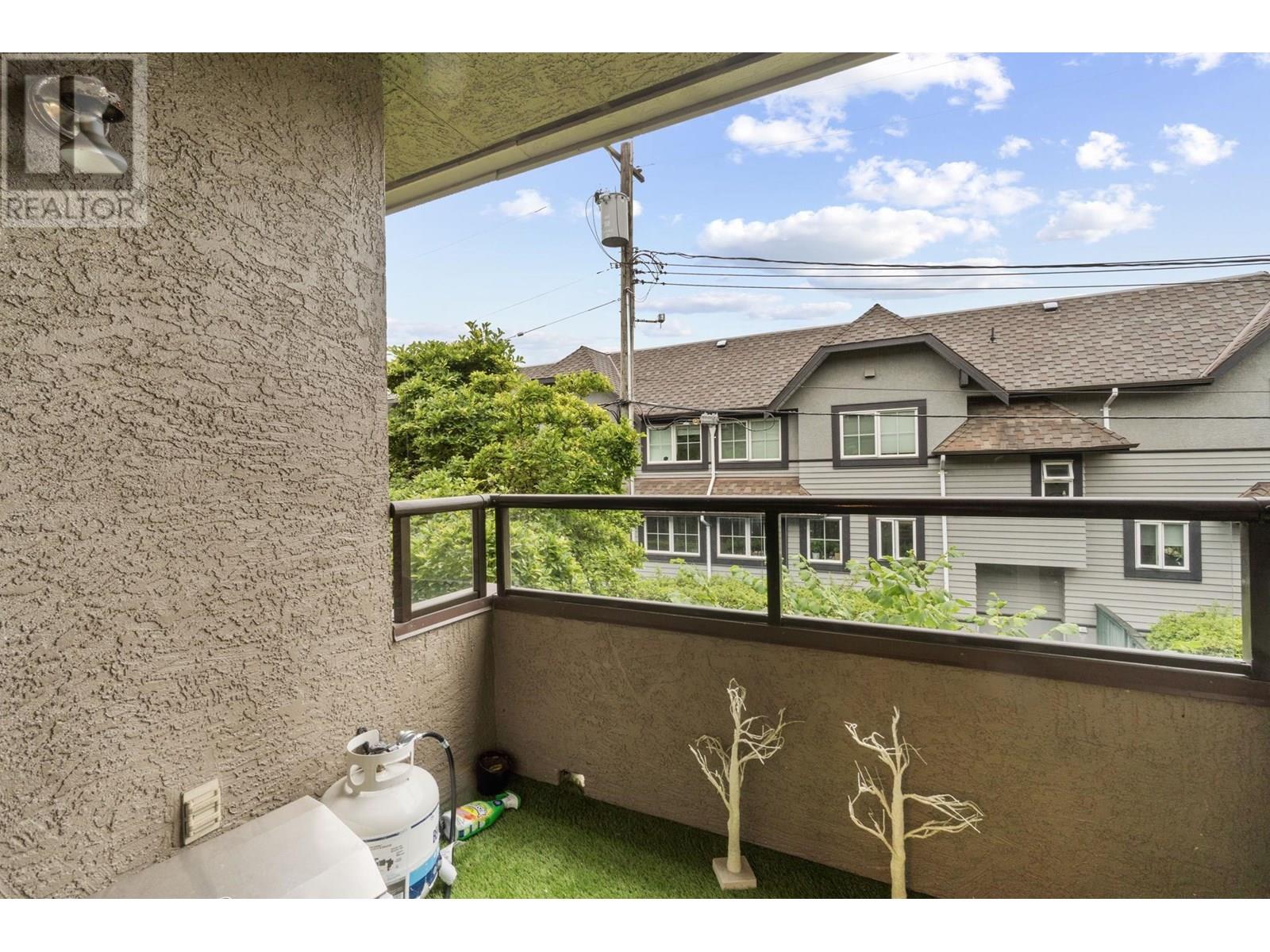 Photo 18 of 23 2133 St Georges Avenue, North Vancouver BC