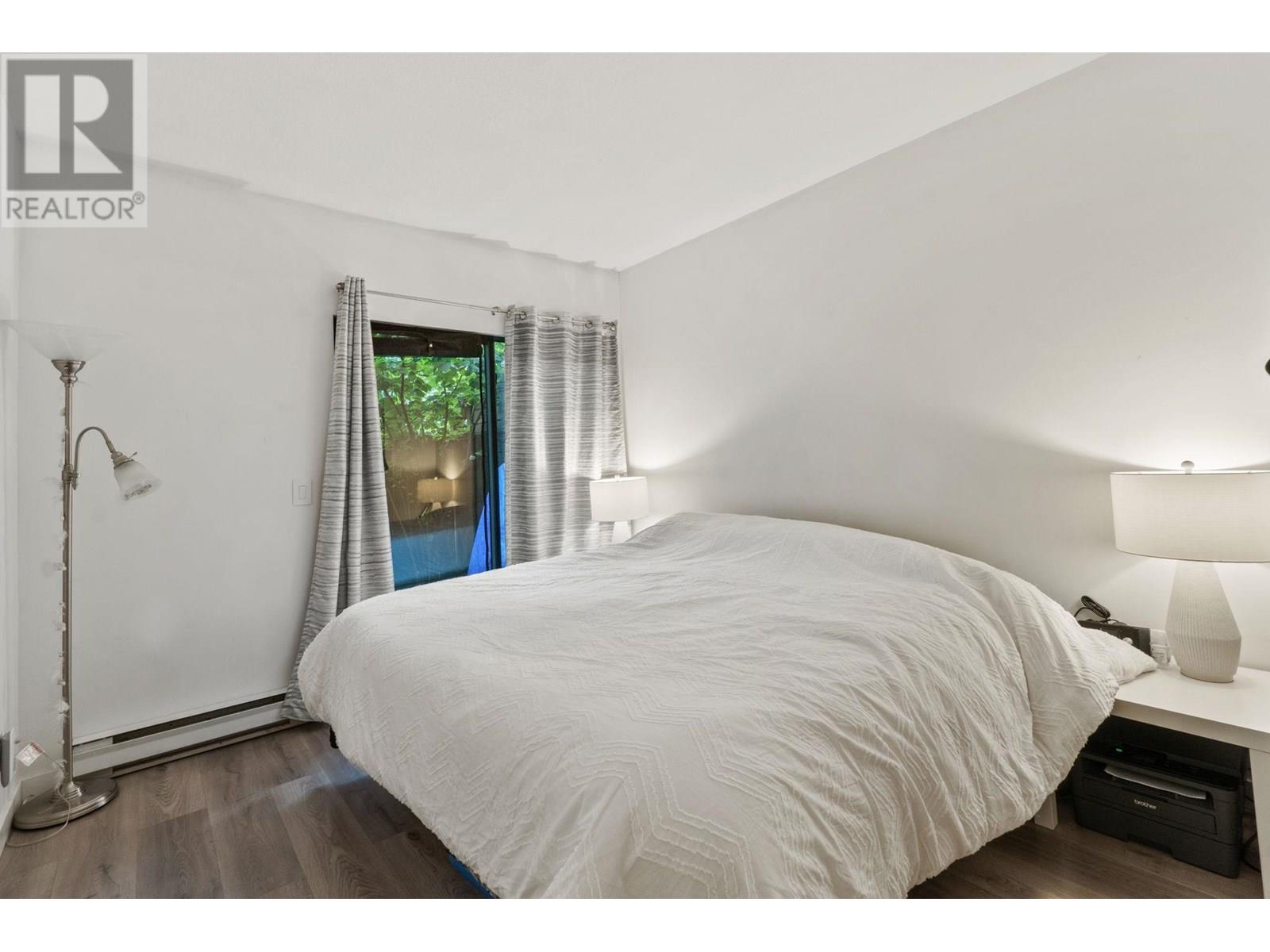 Photo 5 of 23 2133 St Georges Avenue, North Vancouver BC