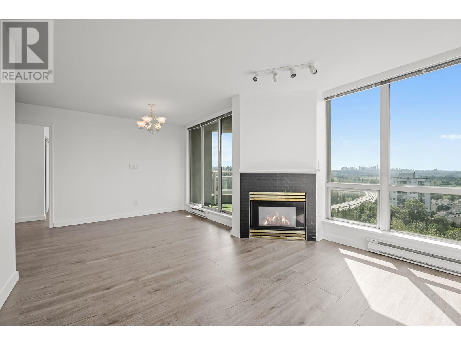 Photo 1 of 2305 9603 Manchester Drive, Burnaby BC