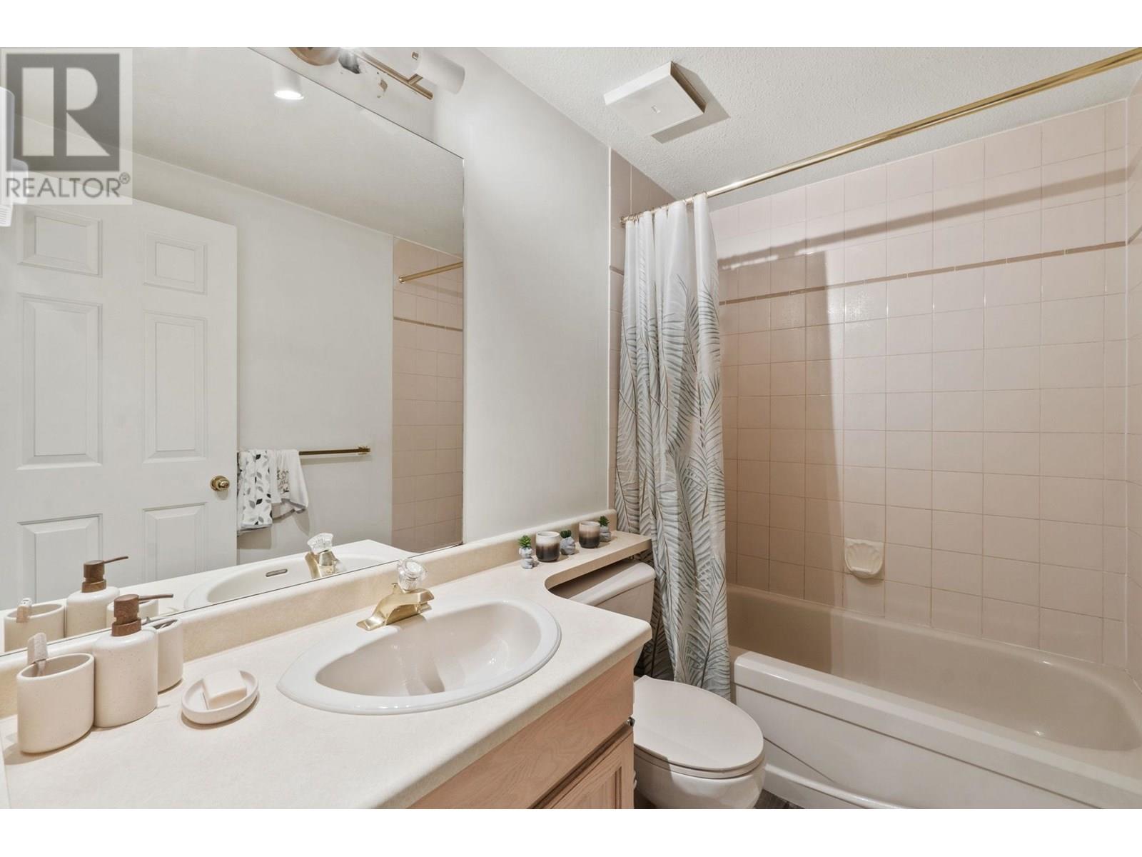 Photo 13 of 23 2133 St Georges Avenue, North Vancouver BC