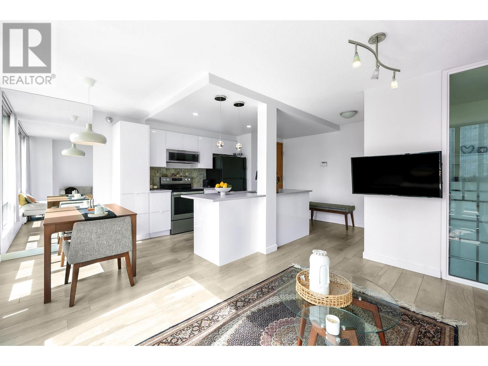 Photo 3 of 3304 1200 W Georgia Street, Vancouver BC
