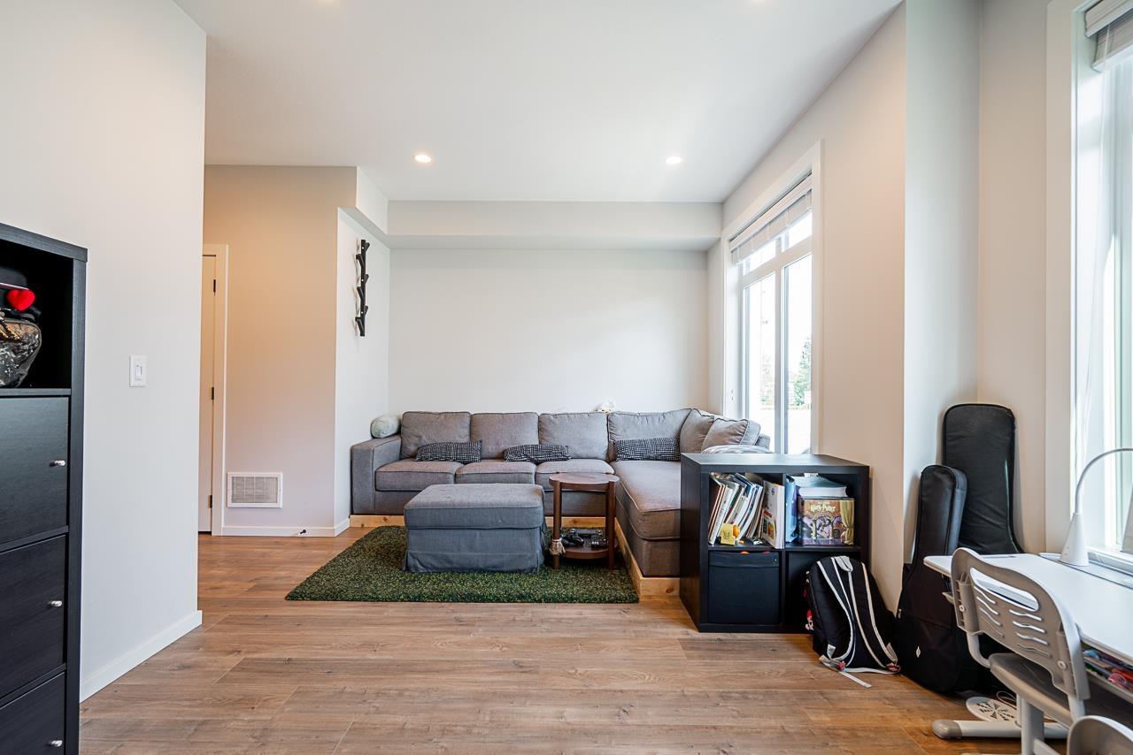 Photo 12 of 28 17557 100 Avenue, Surrey BC