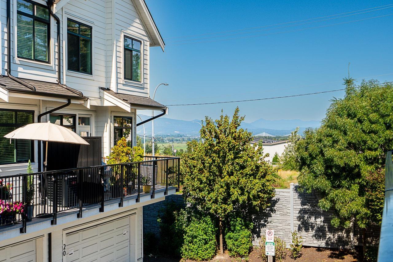 Photo 16 of 28 17557 100 Avenue, Surrey BC