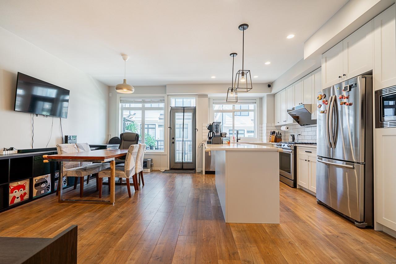 Photo 3 of 28 17557 100 Avenue, Surrey BC