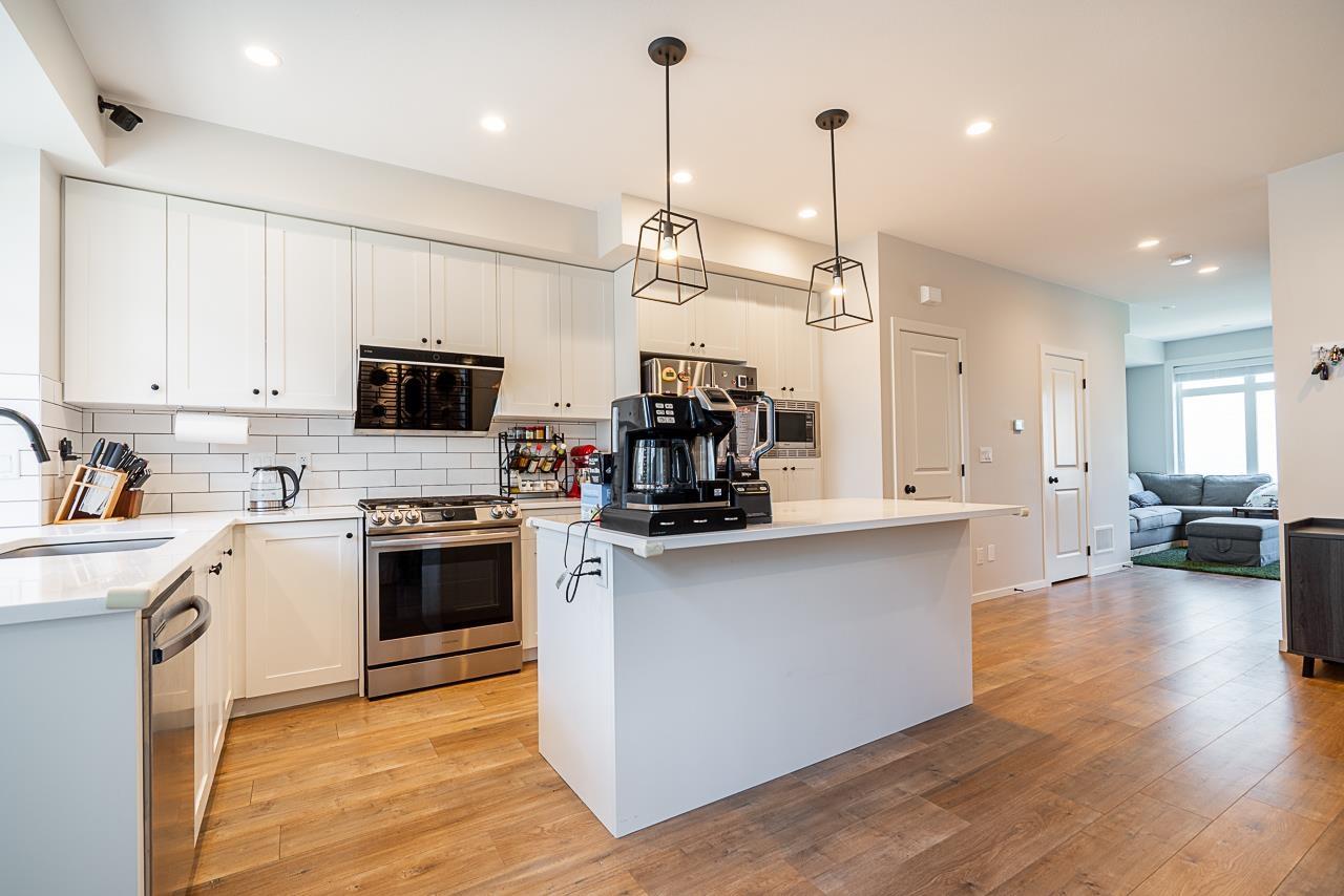 Photo 9 of 28 17557 100 Avenue, Surrey BC