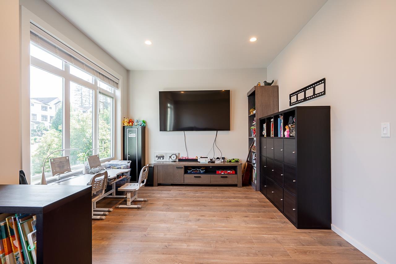 Photo 11 of 28 17557 100 Avenue, Surrey BC