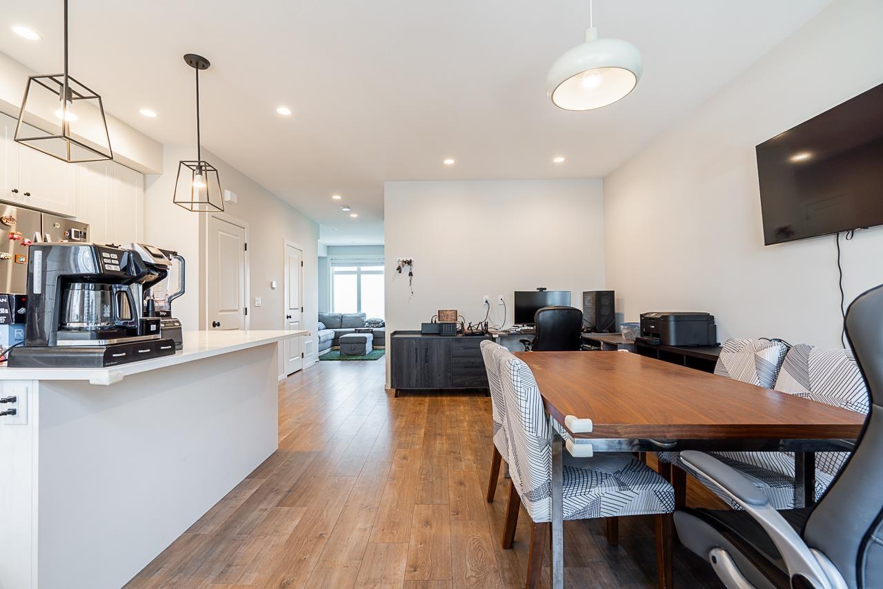 Photo 8 of 28 17557 100 Avenue, Surrey BC