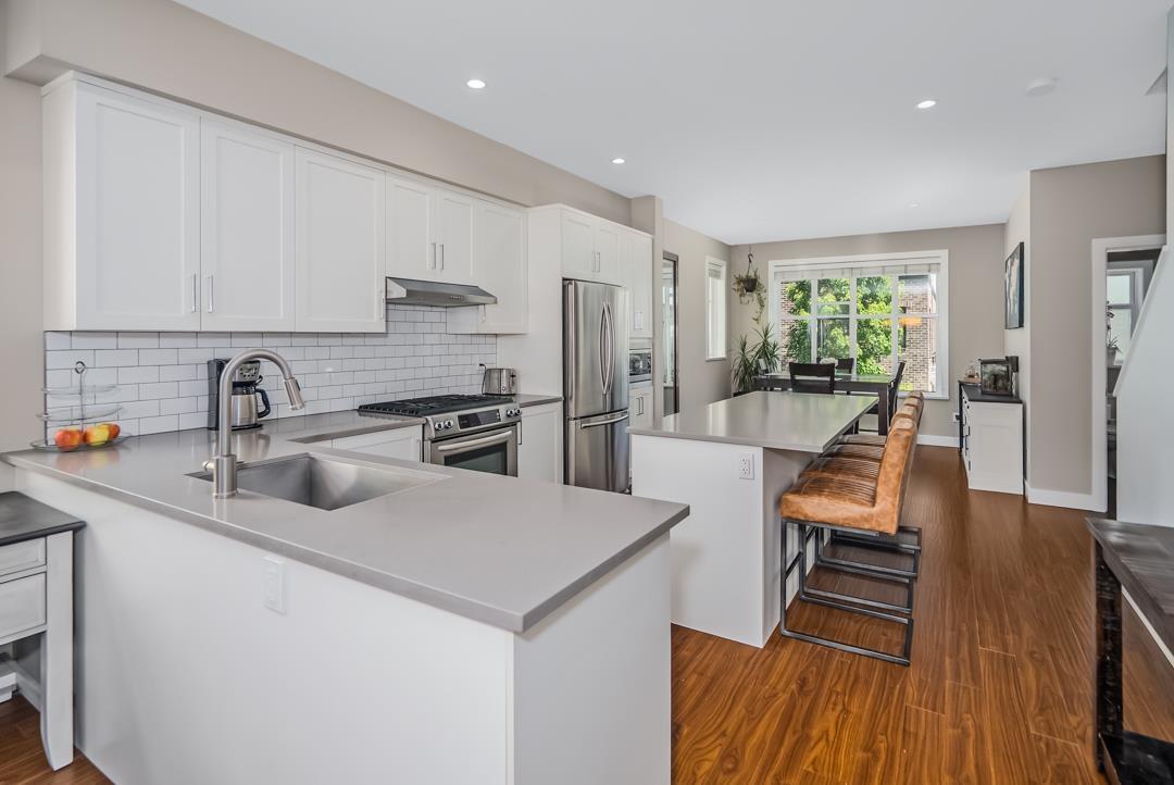 Photo 3 of 5 15588 32 Avenue, Surrey BC
