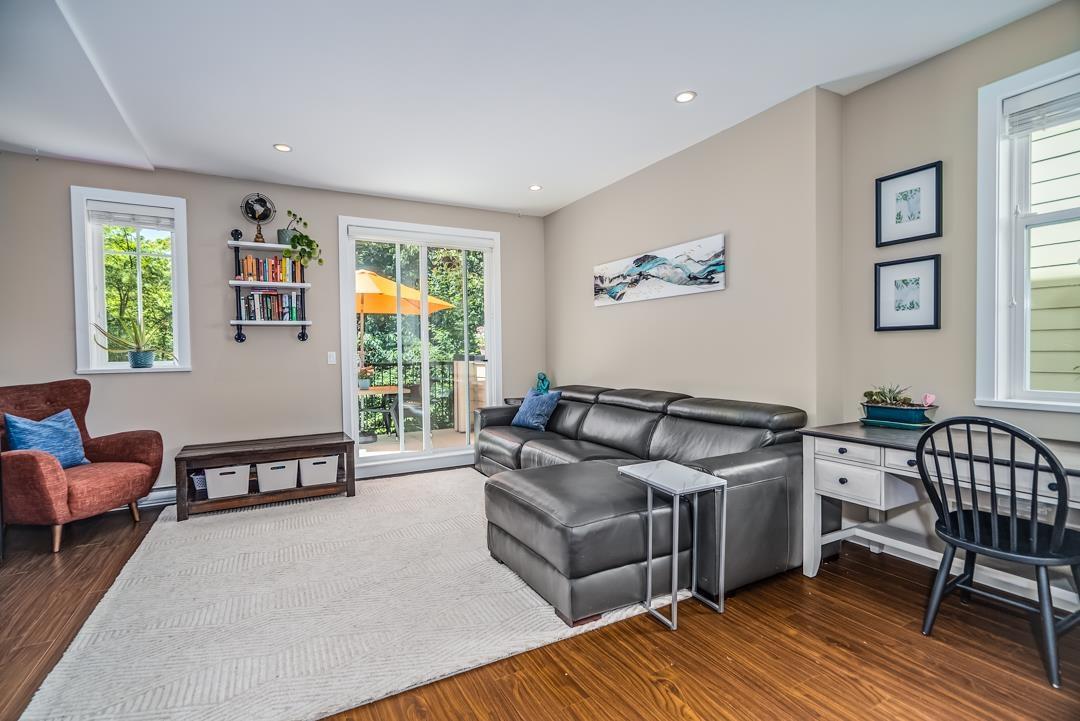 Photo 4 of 5 15588 32 Avenue, Surrey BC