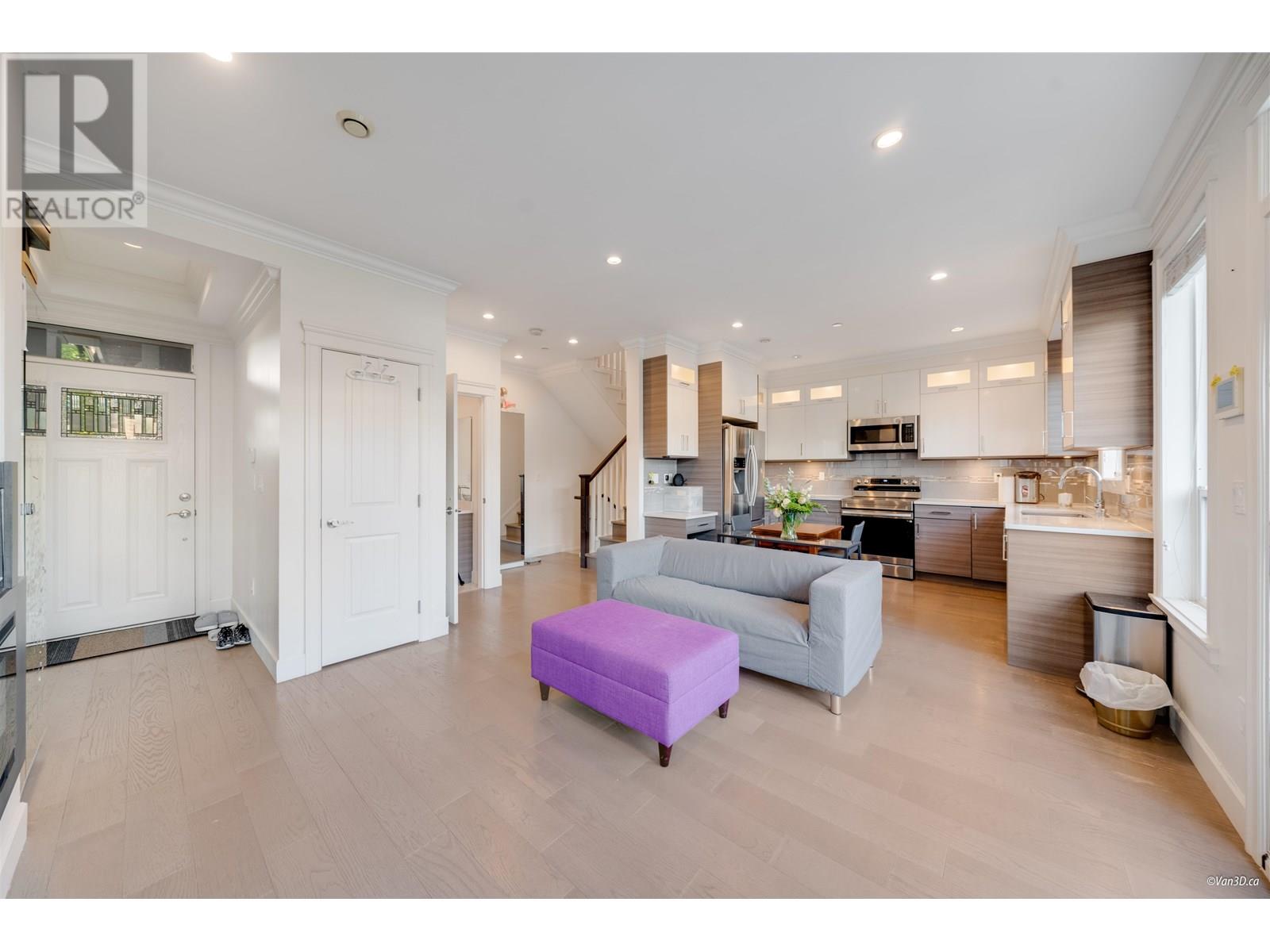 Photo 4 of 5319 Chambers Street, Vancouver BC