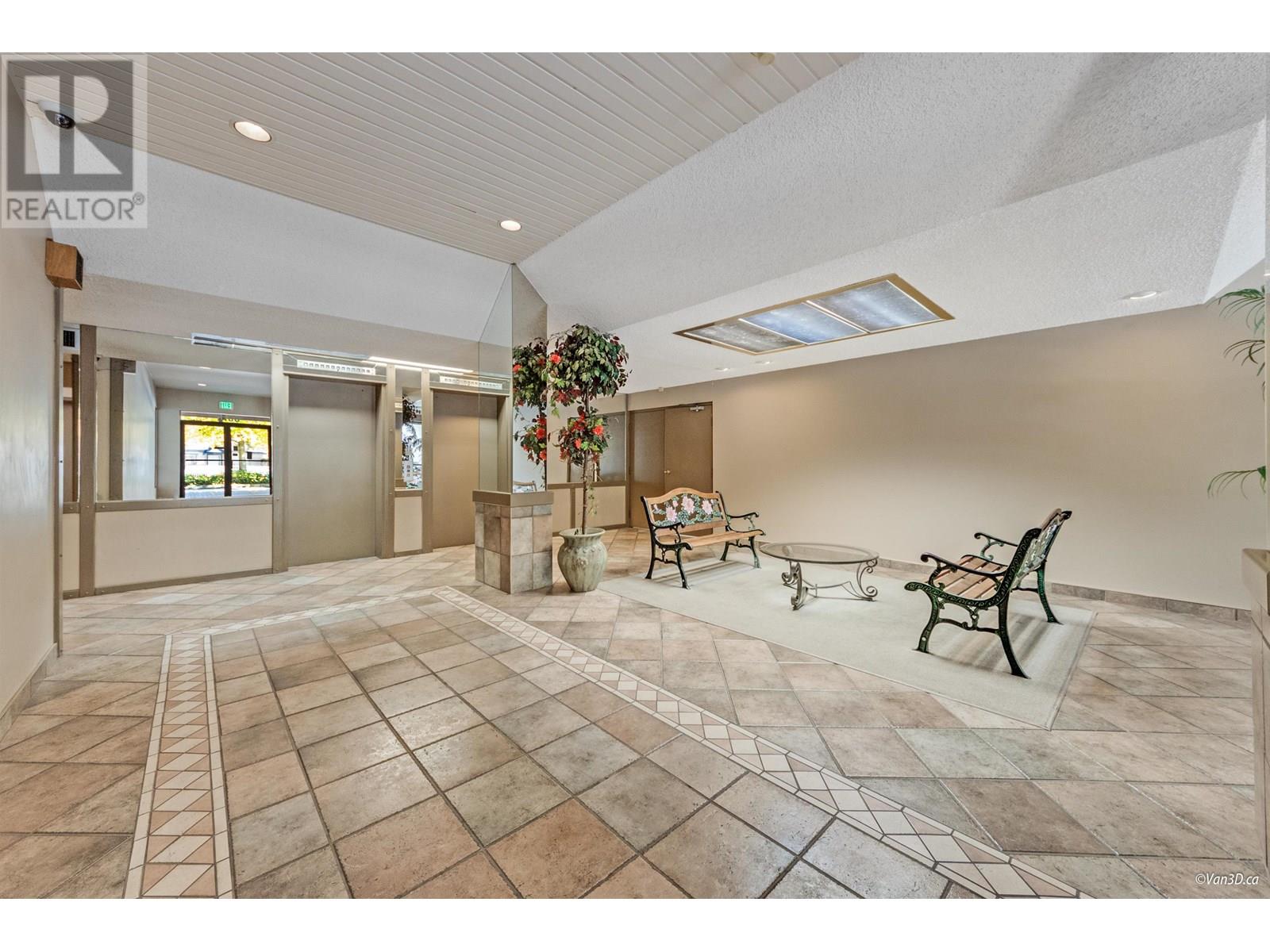 Photo 3 of 304 7100 Gilbert Road, Richmond BC