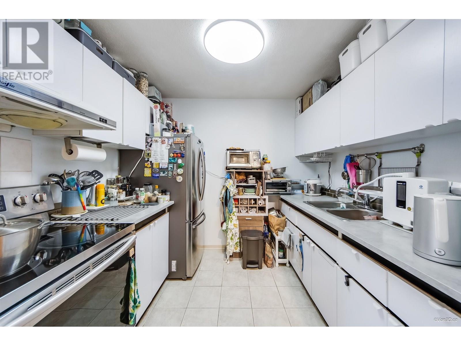 Photo 11 of 304 7100 Gilbert Road, Richmond BC