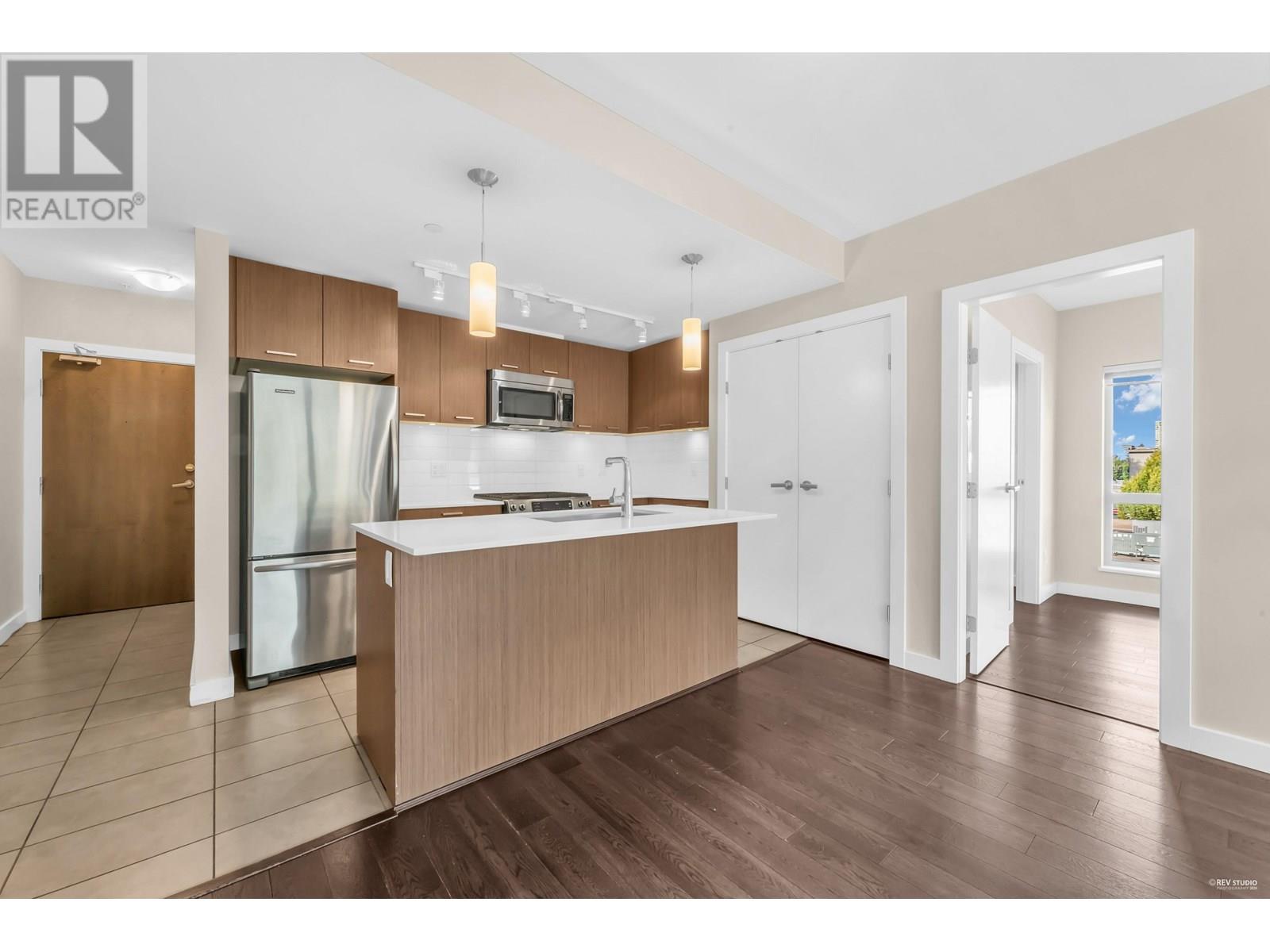 Photo 23 of 304 1177 Marine Drive, North Vancouver BC