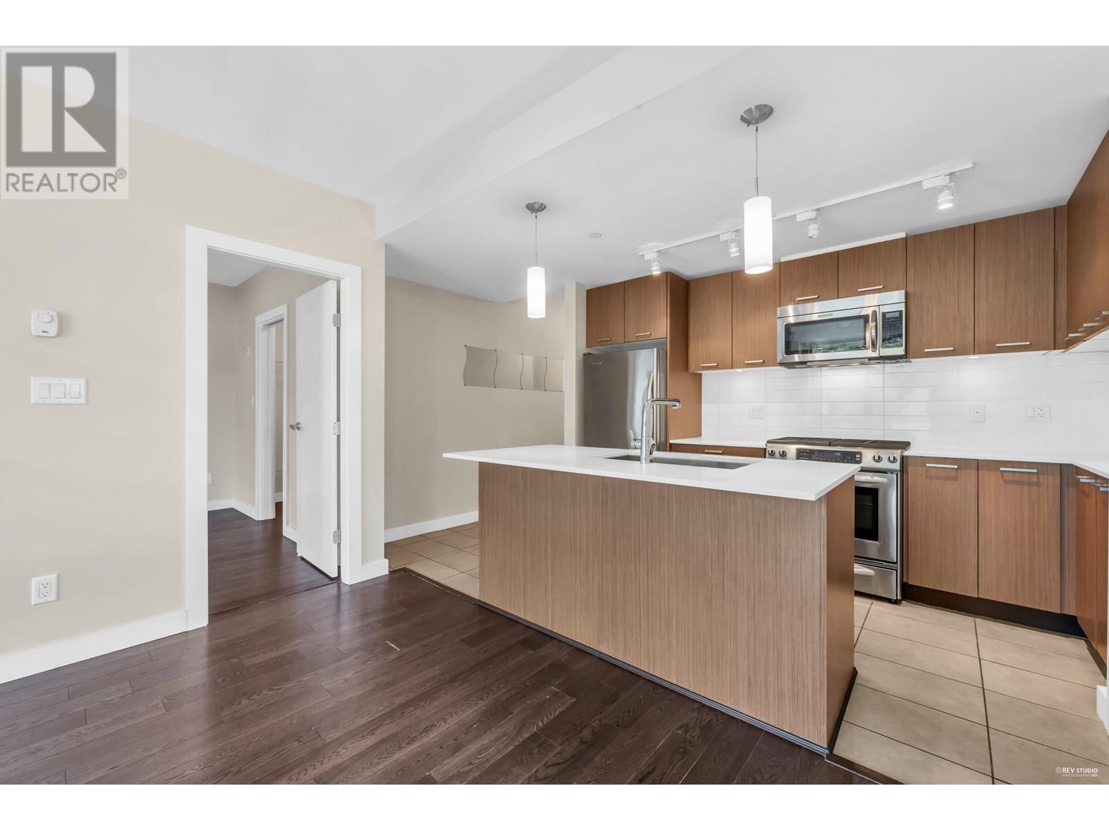 Photo 21 of 304 1177 Marine Drive, North Vancouver BC