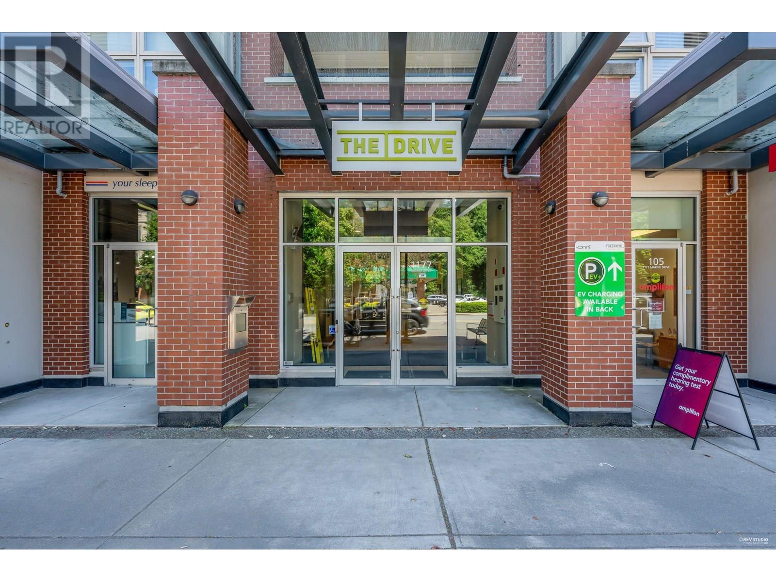 Photo 2 of 304 1177 Marine Drive, North Vancouver BC