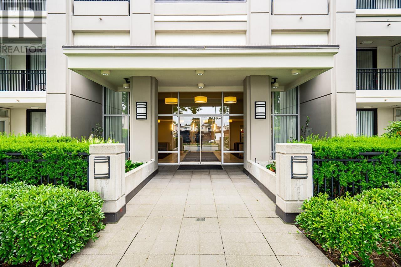 Photo 4 of 211 7138 Collier Street, Burnaby BC