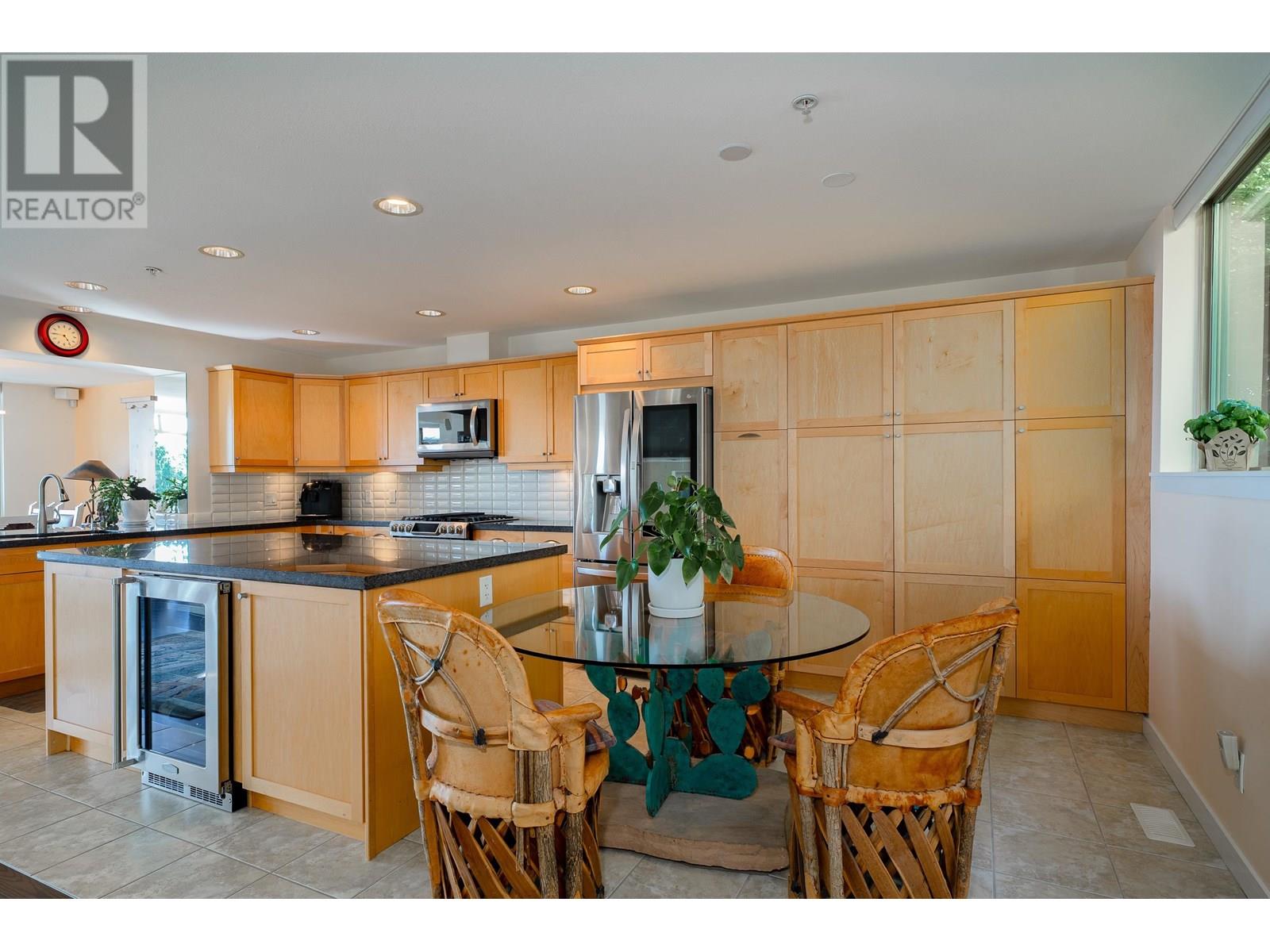 8664 SEASCAPE DRIVE, West Vancouver