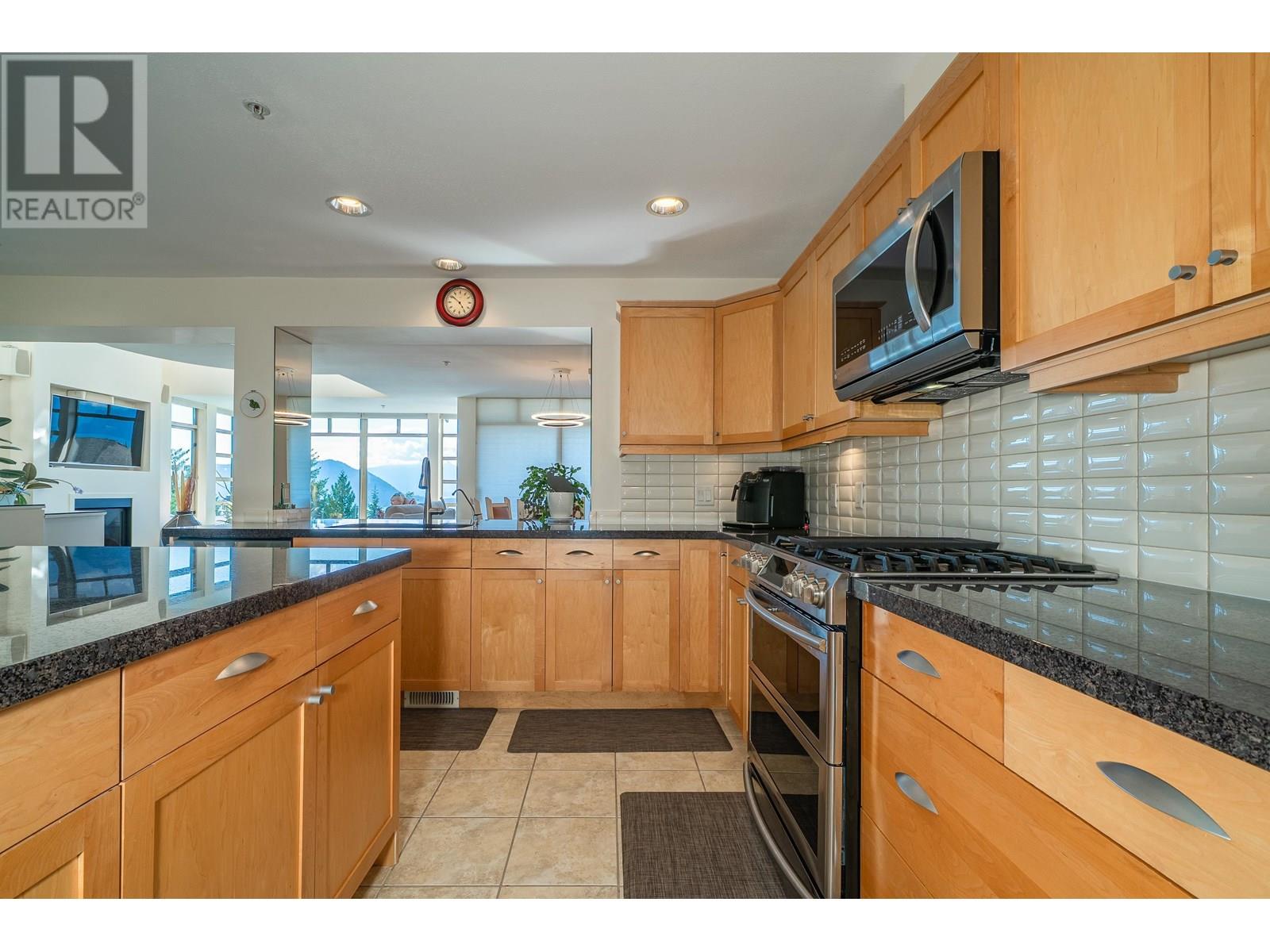 8664 SEASCAPE DRIVE, West Vancouver