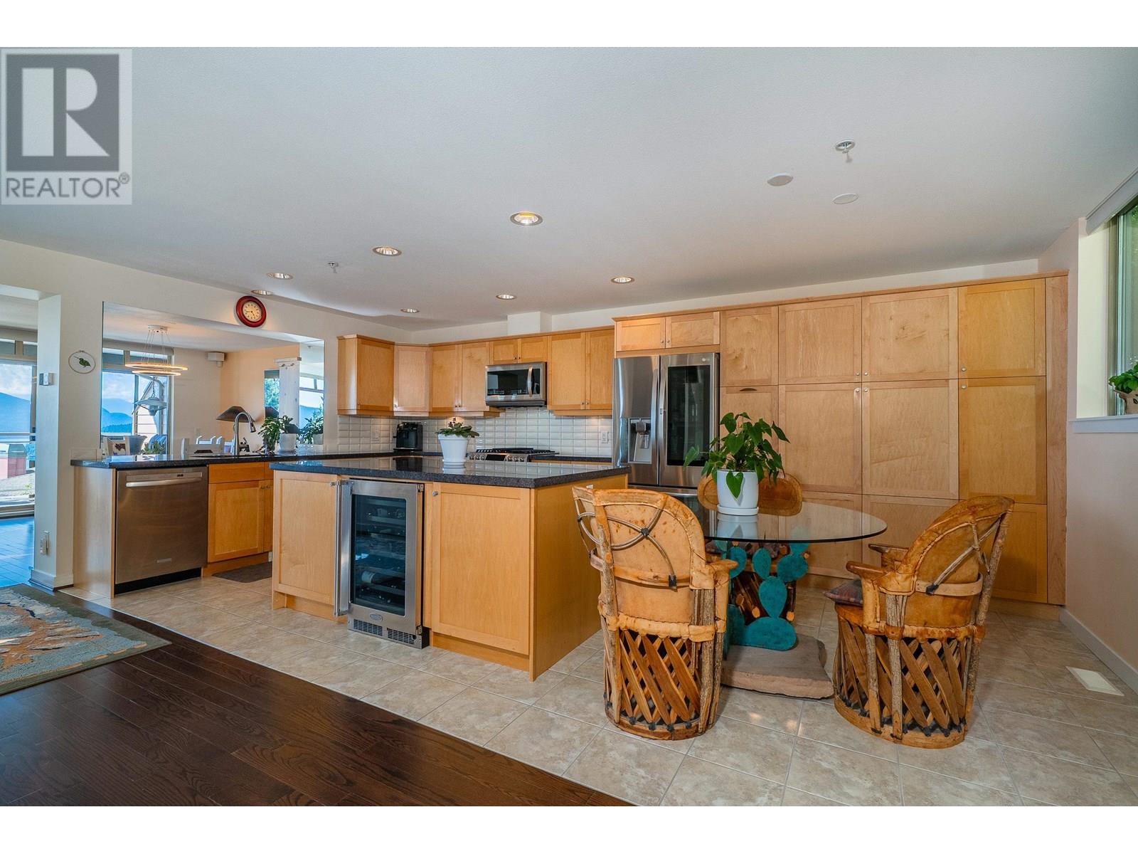8664 SEASCAPE DRIVE, West Vancouver