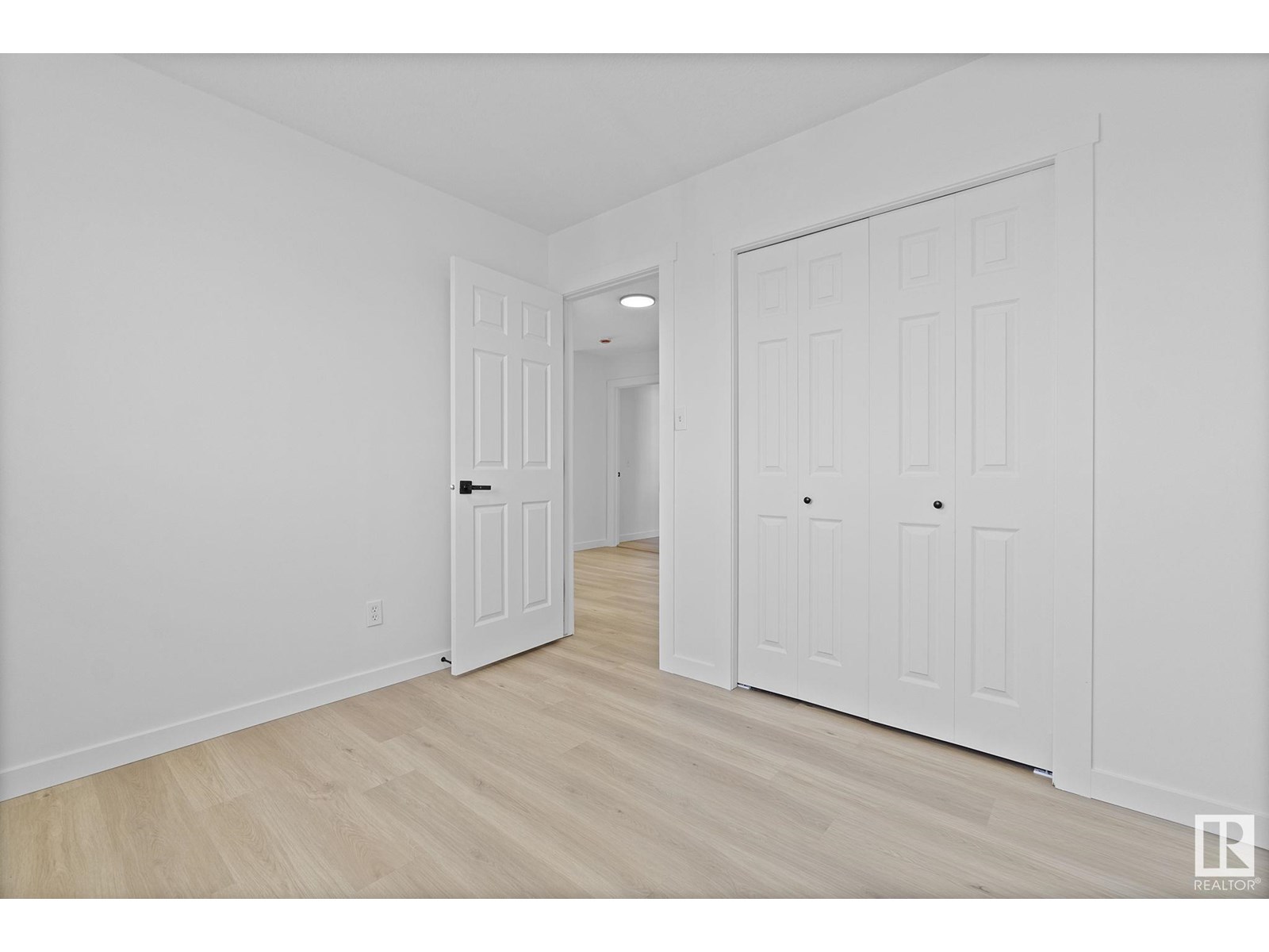 Photo 34 of 8351 160 Av Nw, Edmonton AB