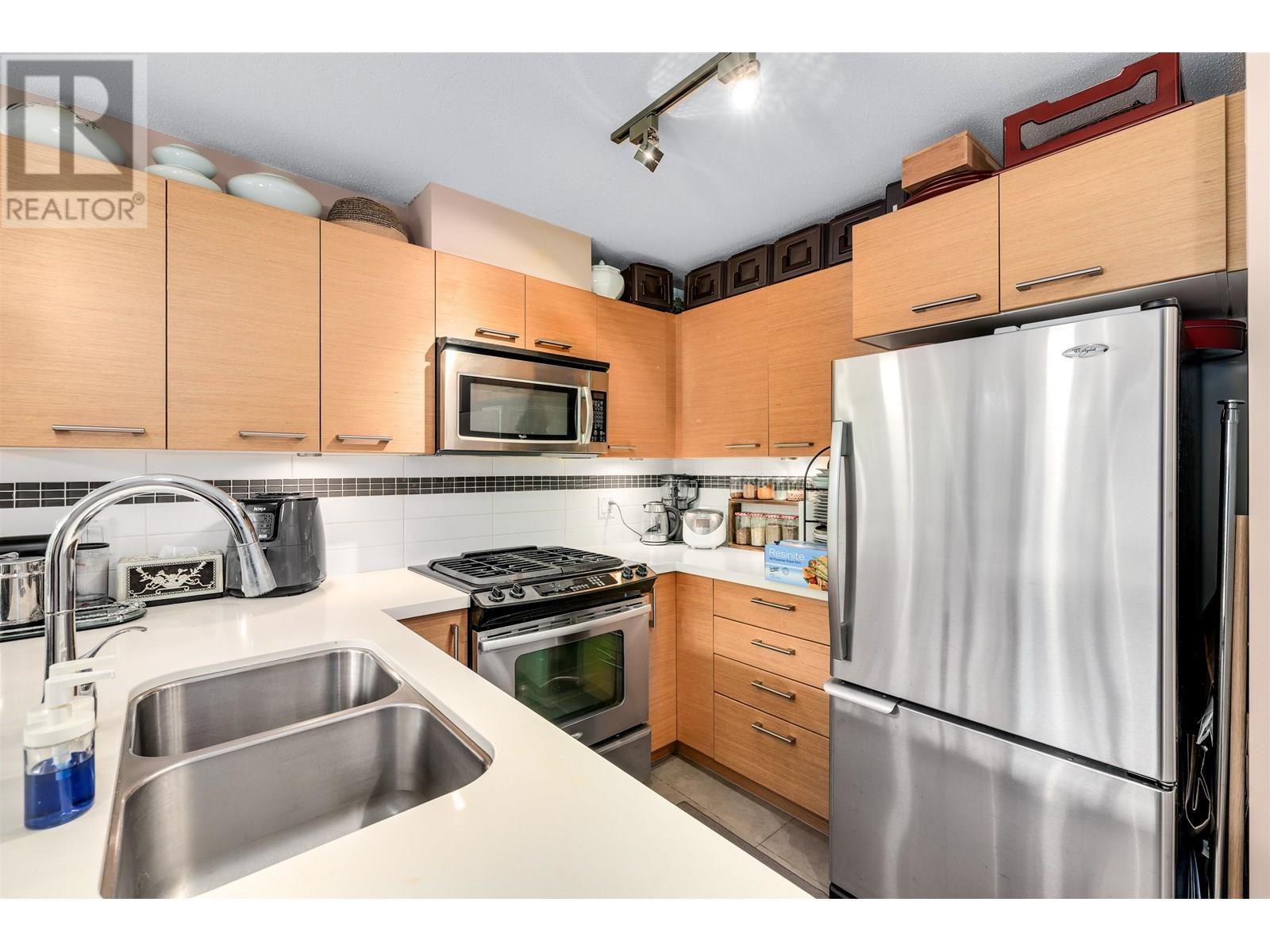 Photo 9 of 303 7090 Edmonds Street, Burnaby BC