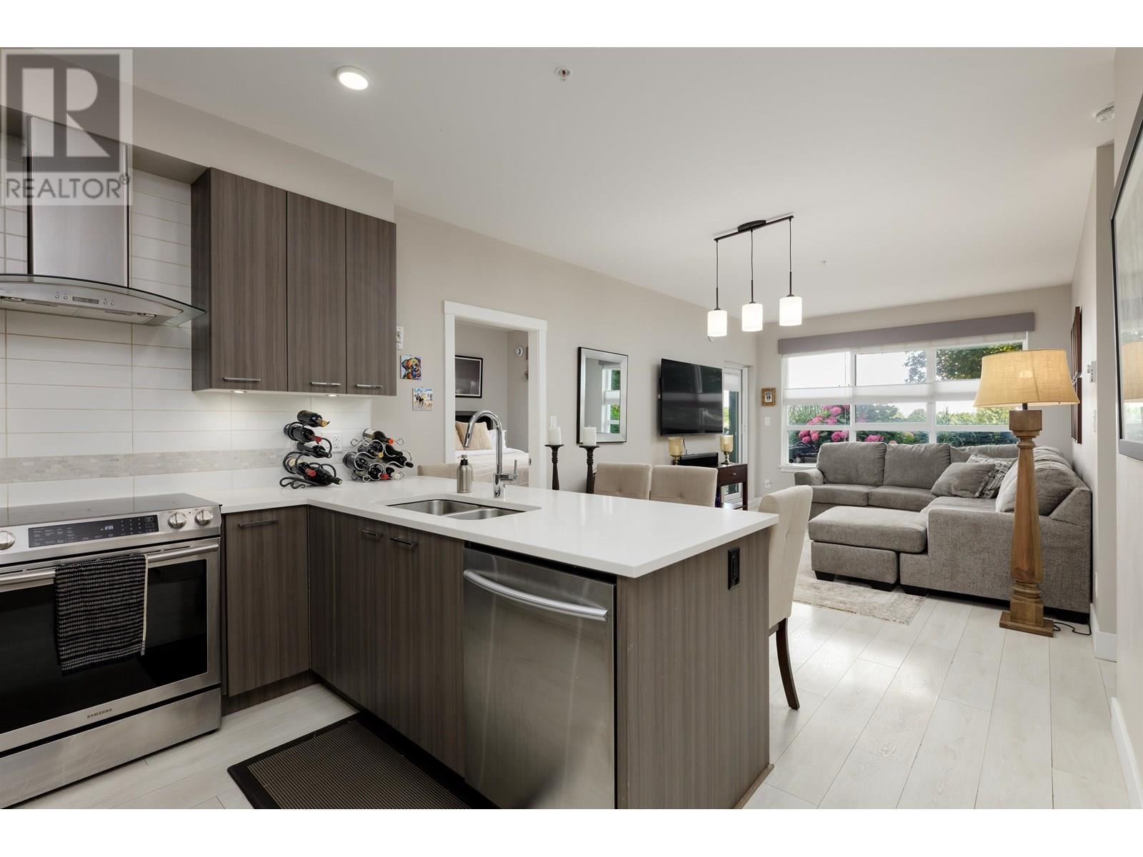 Photo 2 of 122 4690 Hawk Lane, Tsawwassen BC