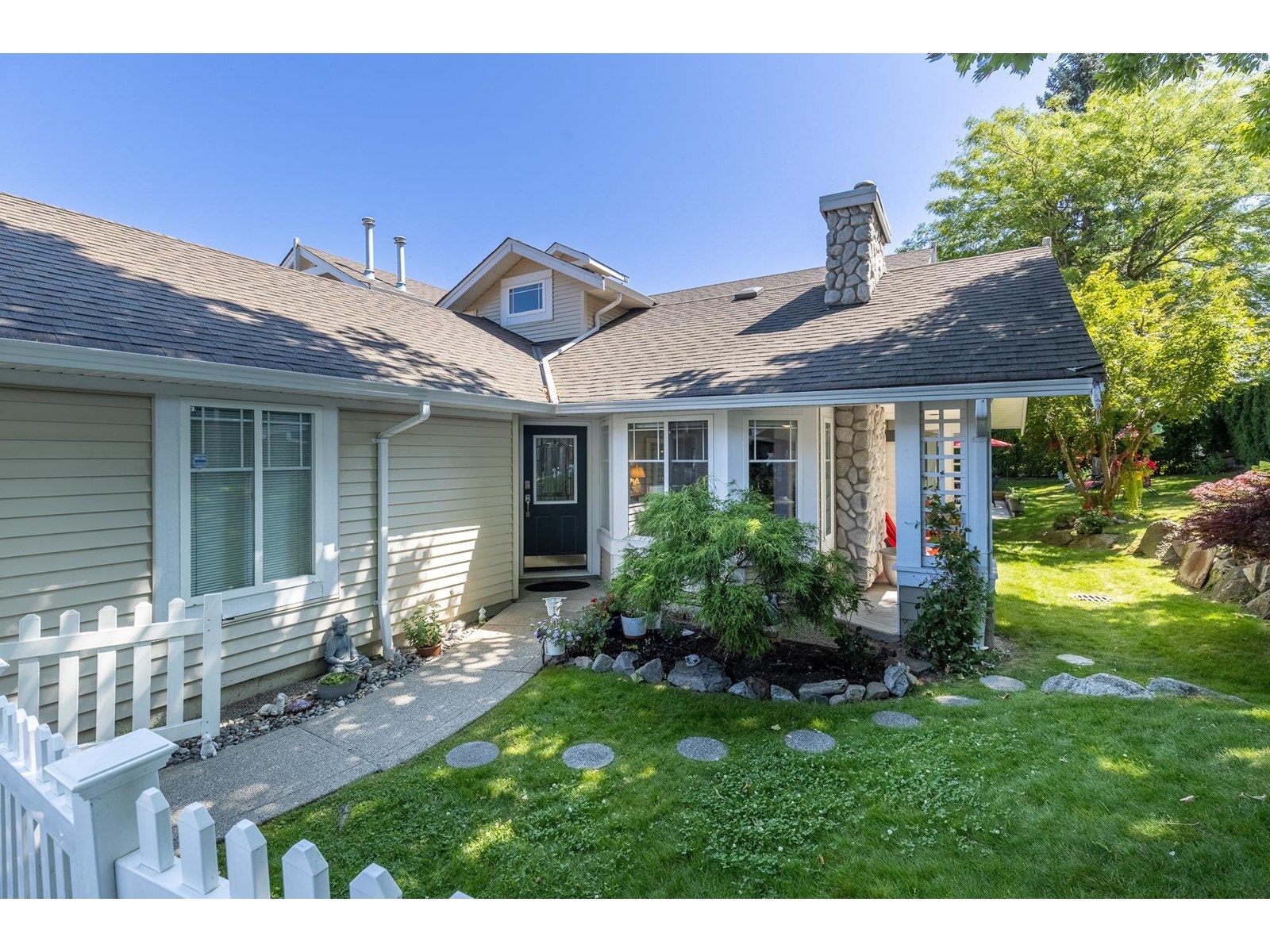 Photo 2 of 27 6488 168 Street, Surrey BC