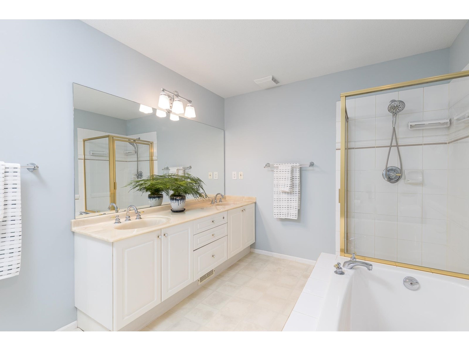 Photo 18 of 27 6488 168 Street, Surrey BC