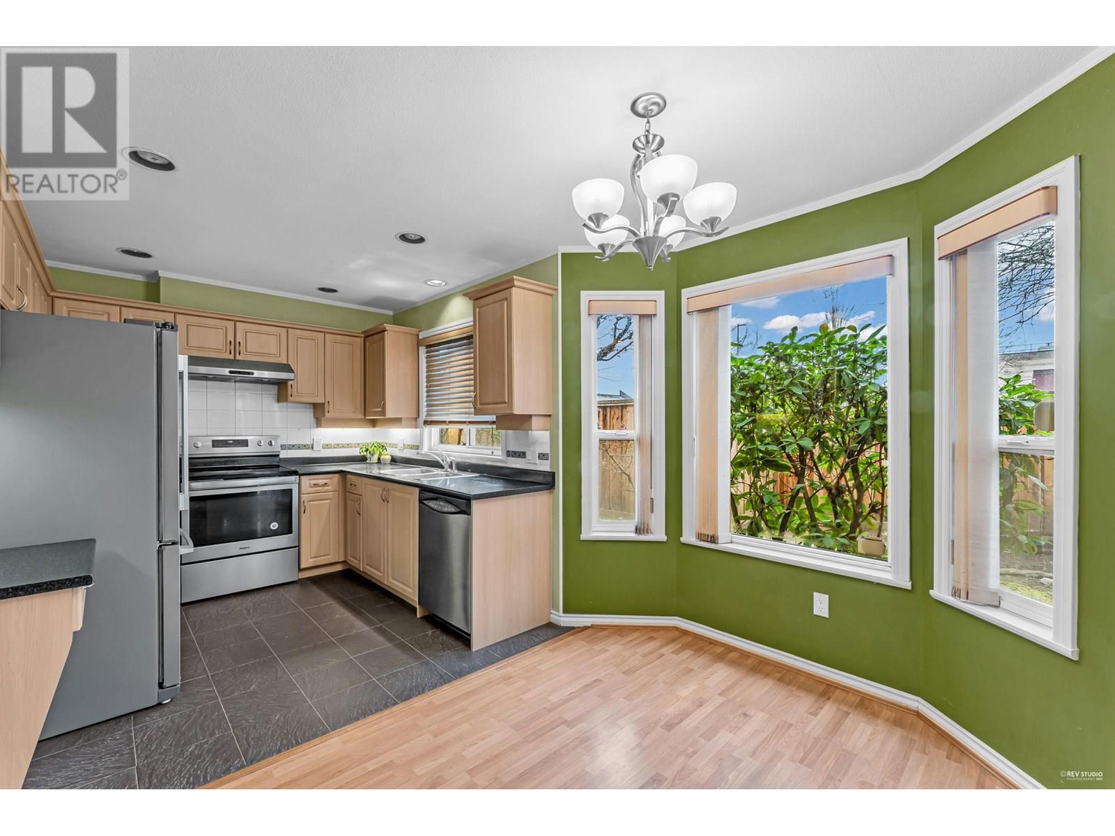 Photo 10 of 6 8151 Garden City Road, Richmond BC