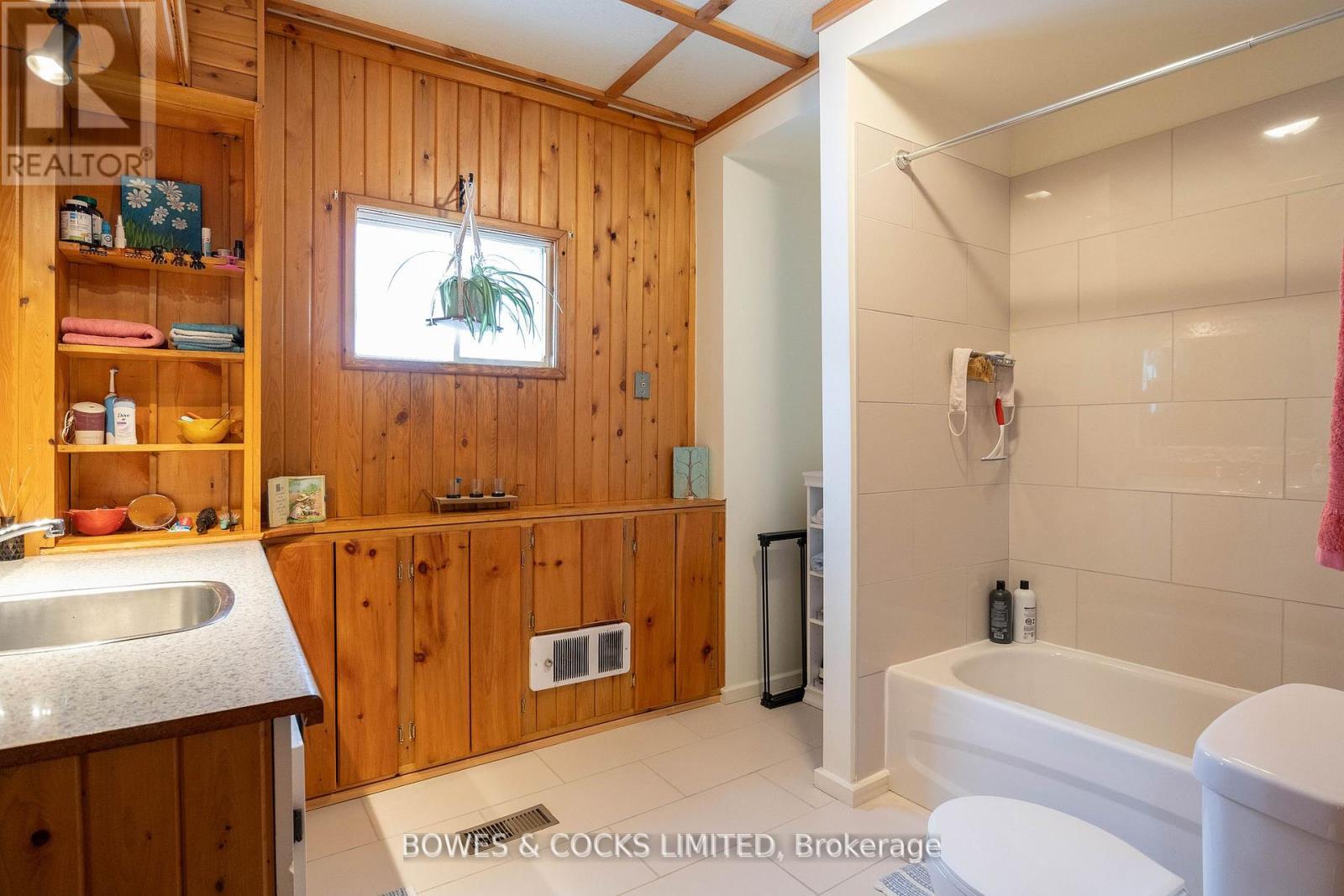 Photo 8 of 5490 Highway 620, Wollaston ON