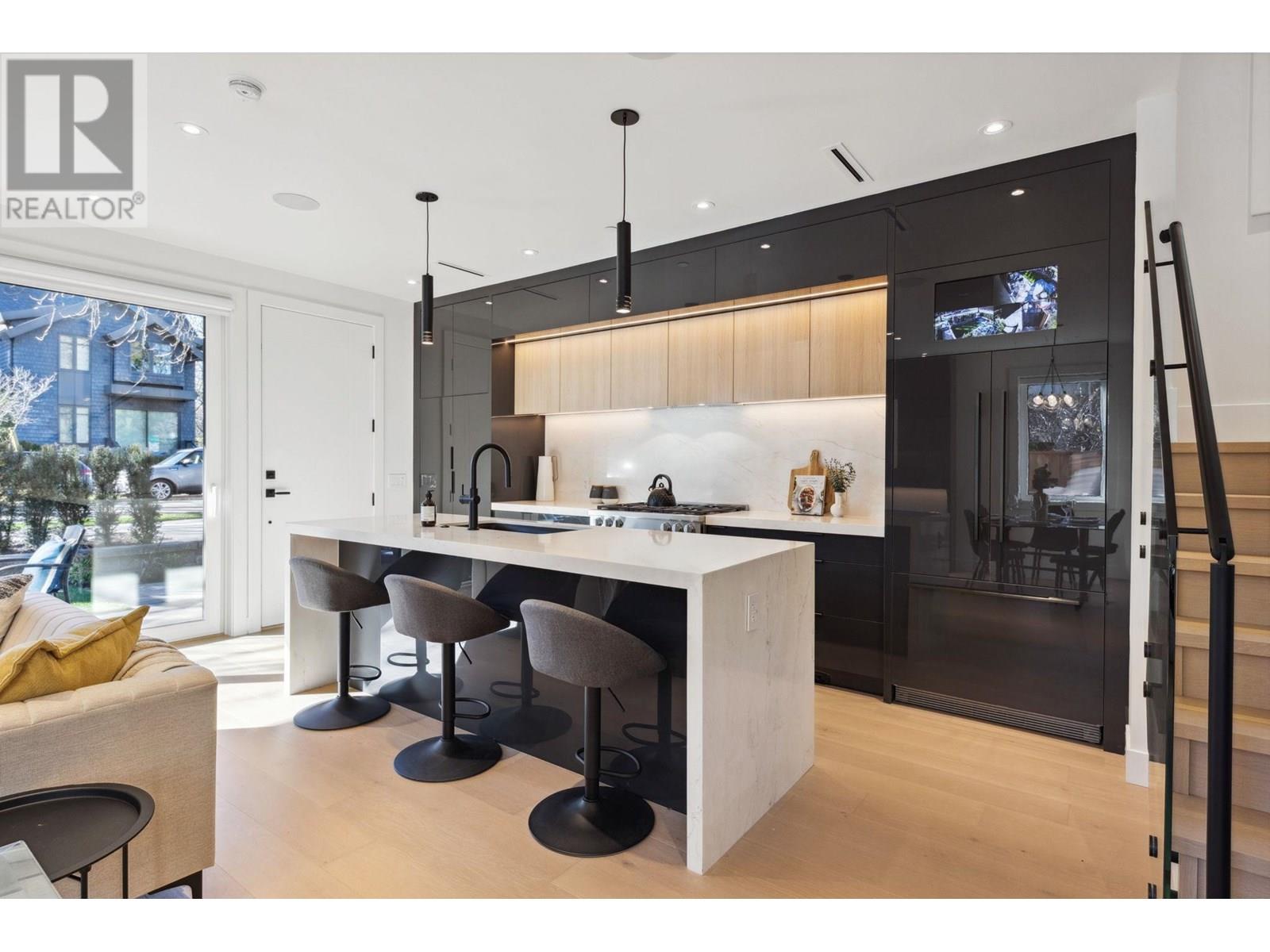 Photo 5 of 1 3081 West 14th Avenue, Vancouver BC