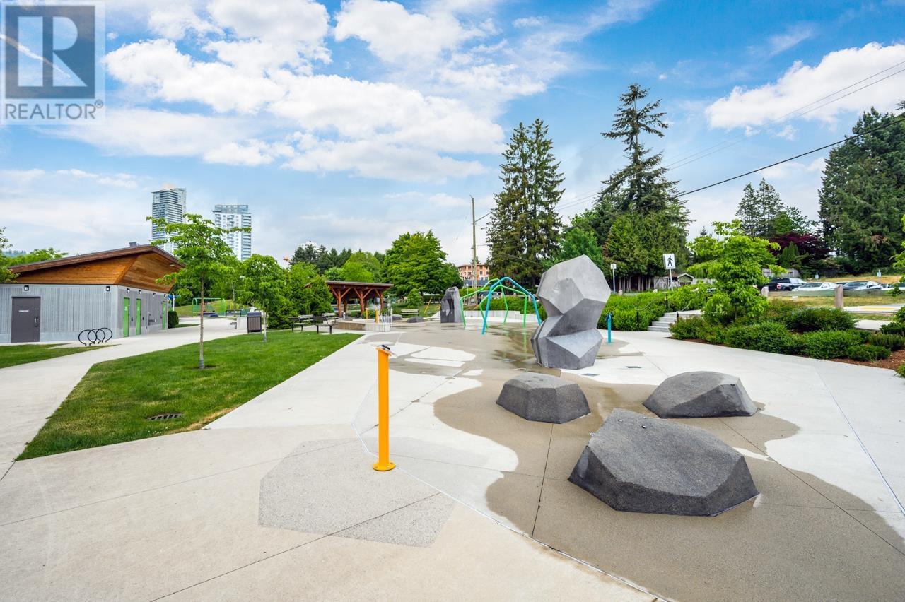 105 548 FOSTER AVENUE, Coquitlam
