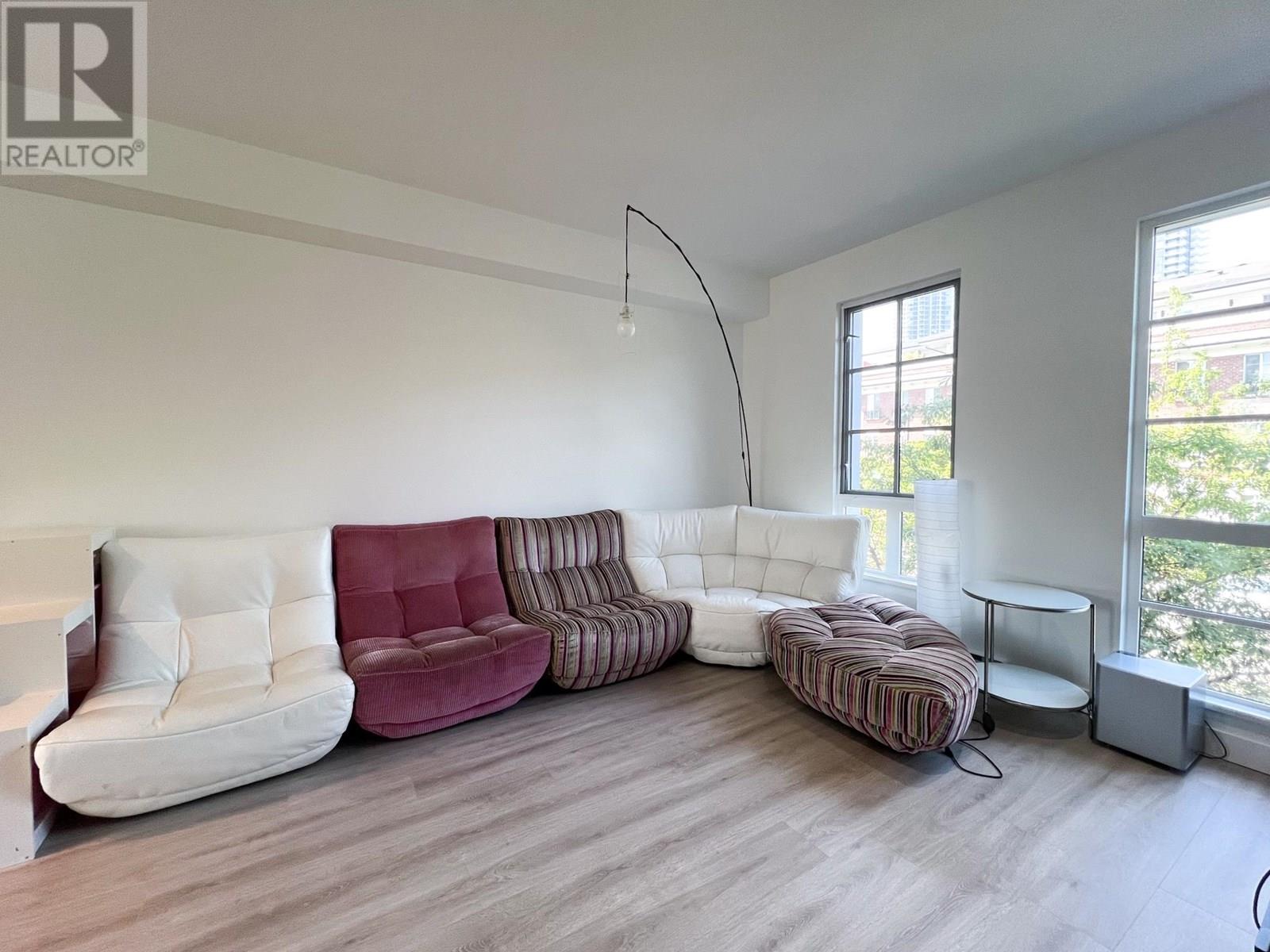 105 548 FOSTER AVENUE, Coquitlam